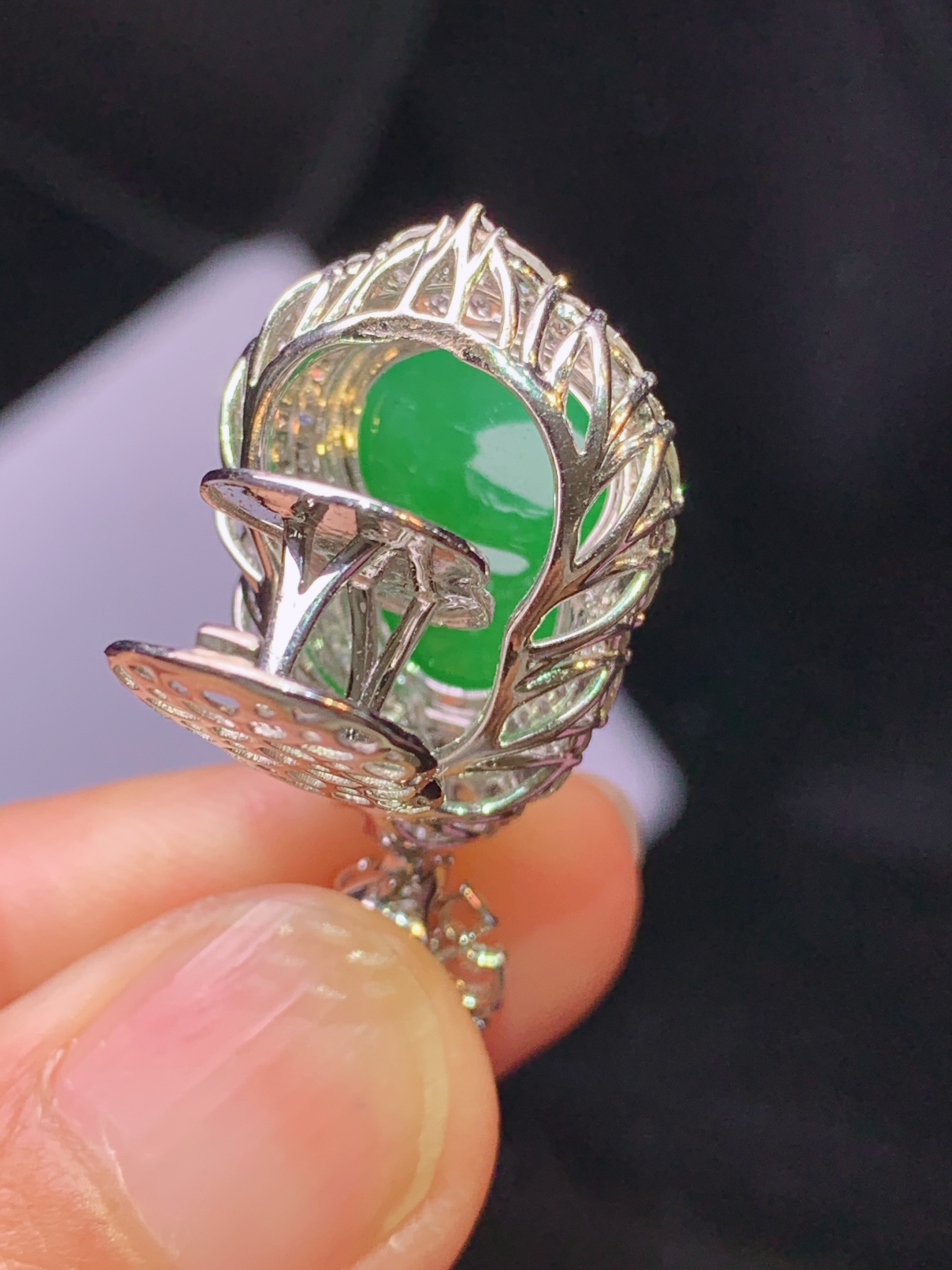 18k金钻镶嵌满绿葫芦吊坠 玉质细腻 色泽艳丽清新 水润亮眼 整体尺寸31.5*16.6*11.6s1