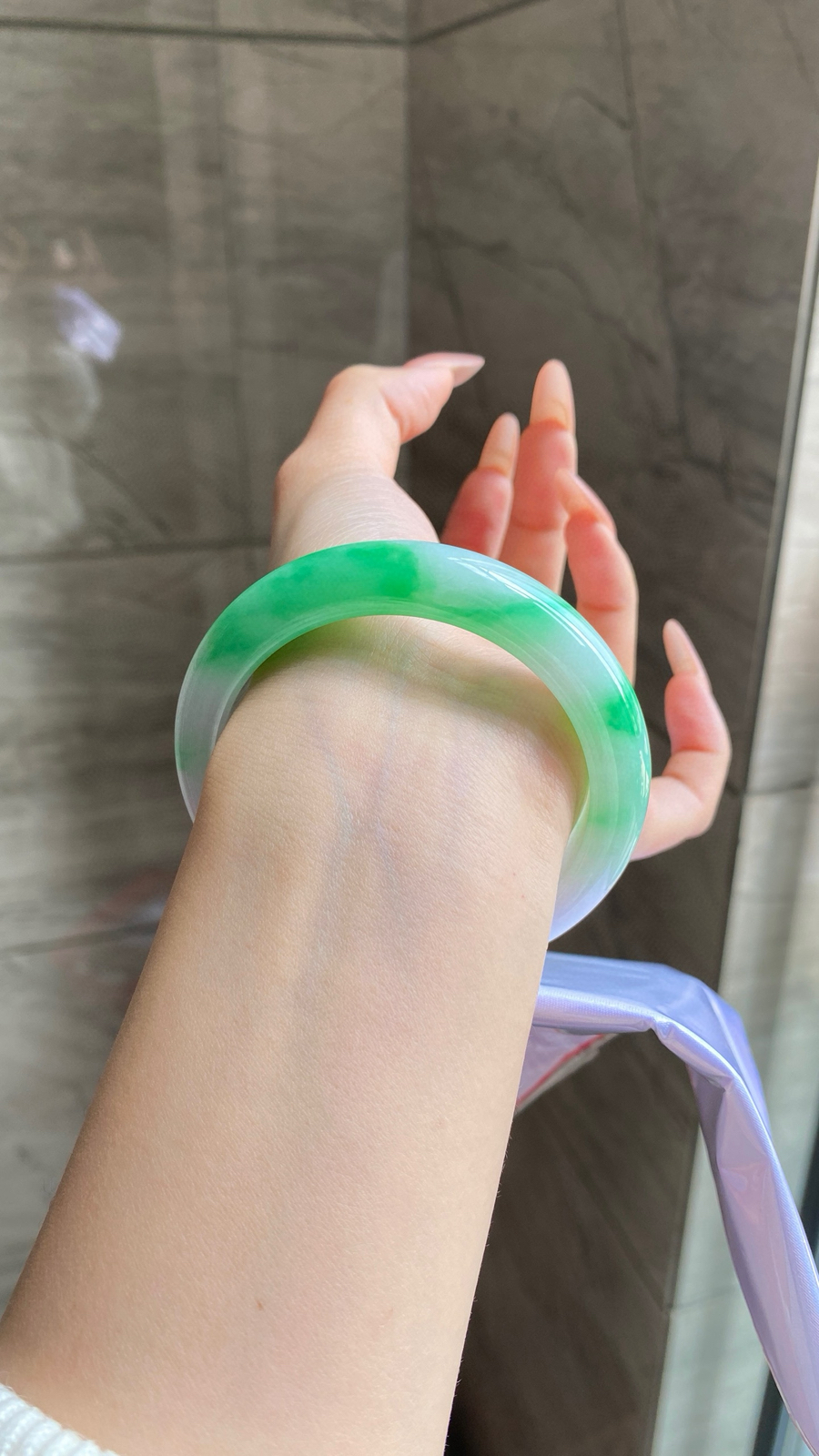 【白底青绿花手镯】
尺寸：56.7-12.6-8.8
编号：0310J-5