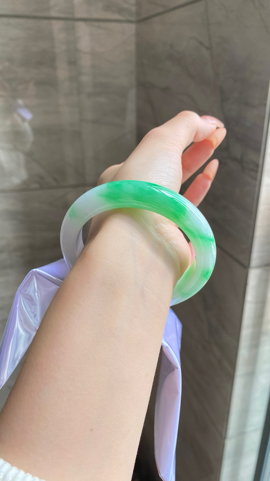 【白底青绿花手镯】
尺寸：56.7-12.6-8.8
编号：0310J-5