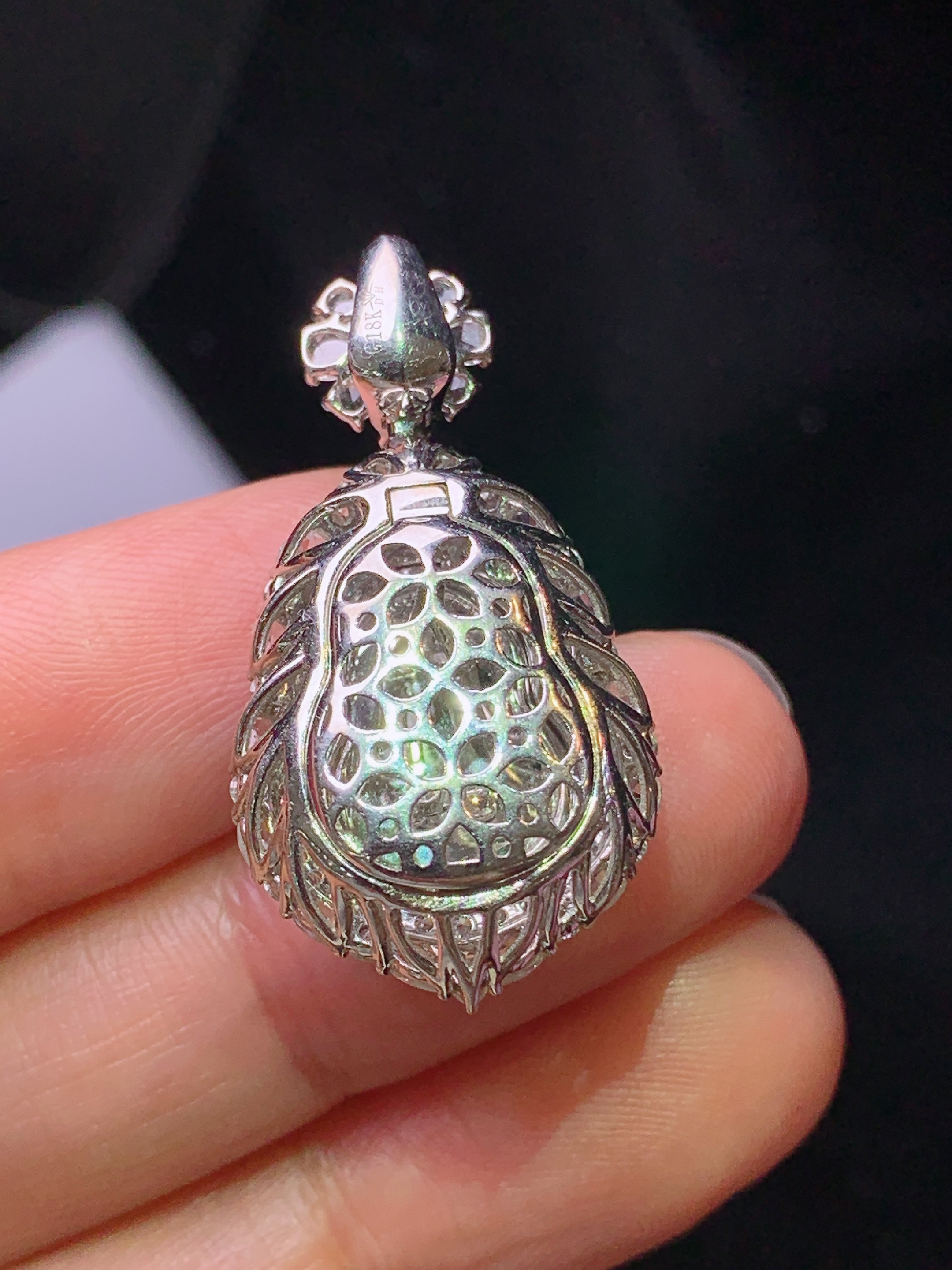 18k金钻镶嵌满绿葫芦吊坠 玉质细腻 色泽艳丽清新 水润亮眼 整体尺寸31.5*16.6*11.6s1