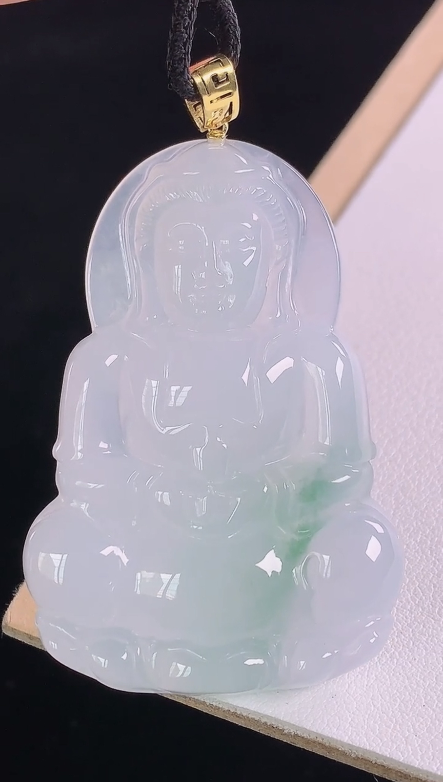 18K冰飘花观音吊坠，完美
尺寸:61.4-53.1-36.8-5.8mm