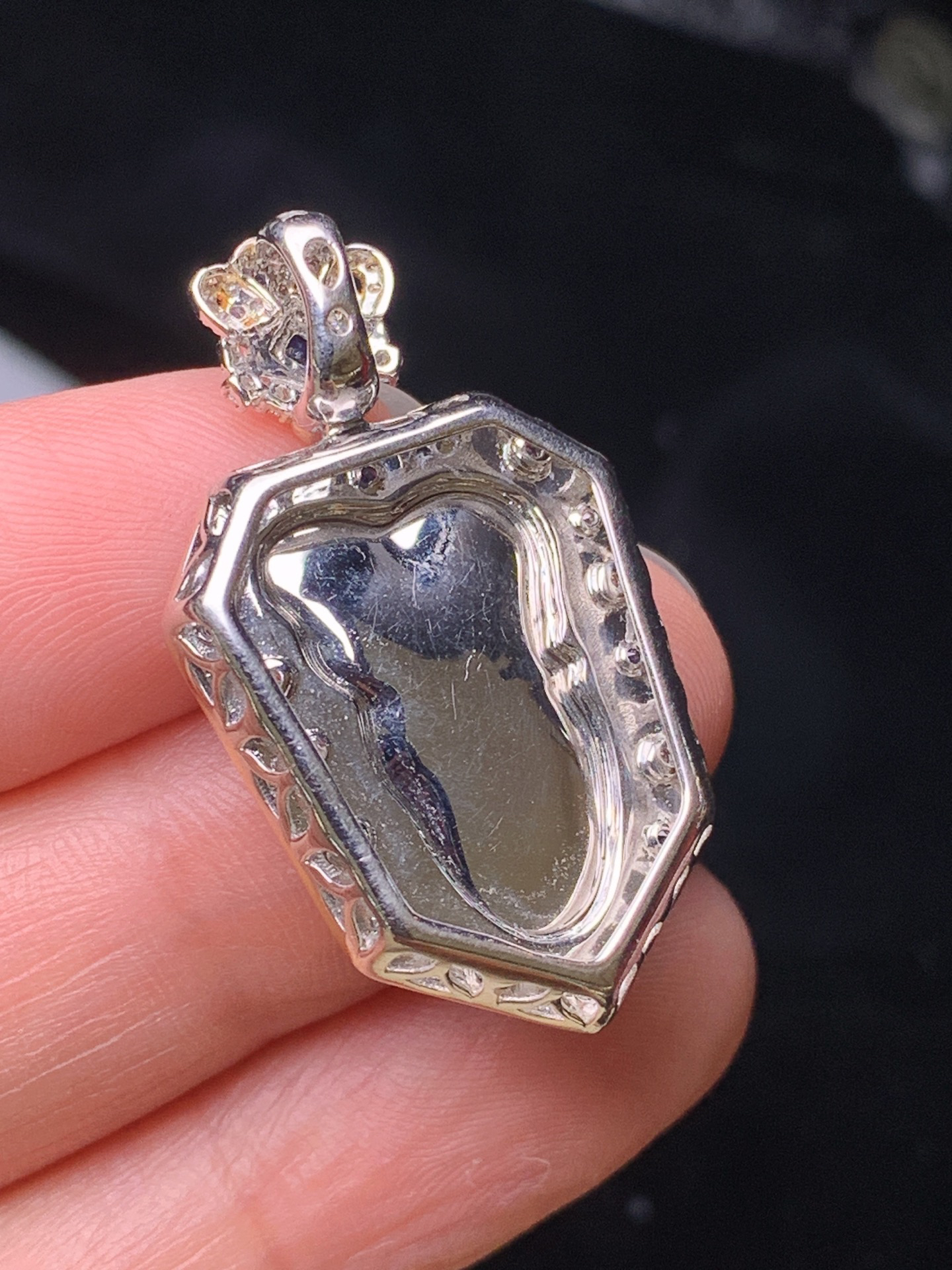 18k金钻镶嵌冰种天使吊坠 玉质细腻 色泽艳丽清新 水润亮眼 整体尺寸33*19*6.5t1