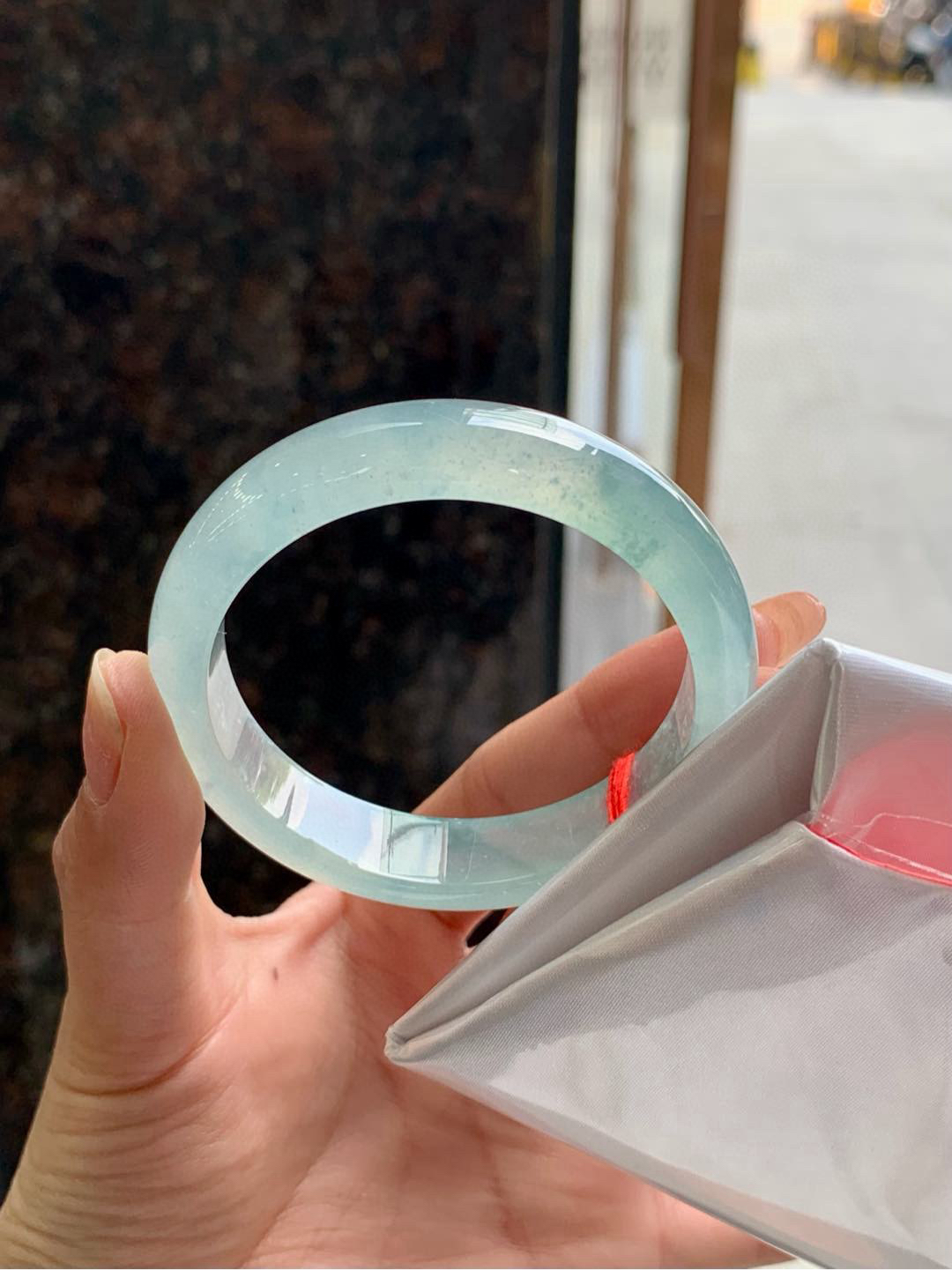 冰晴蓝正圈
50.9-12.5-7.5
温婉的冰晴蓝绿，同晨曦初照下的江南水乡，一抹清新，悠然自得！