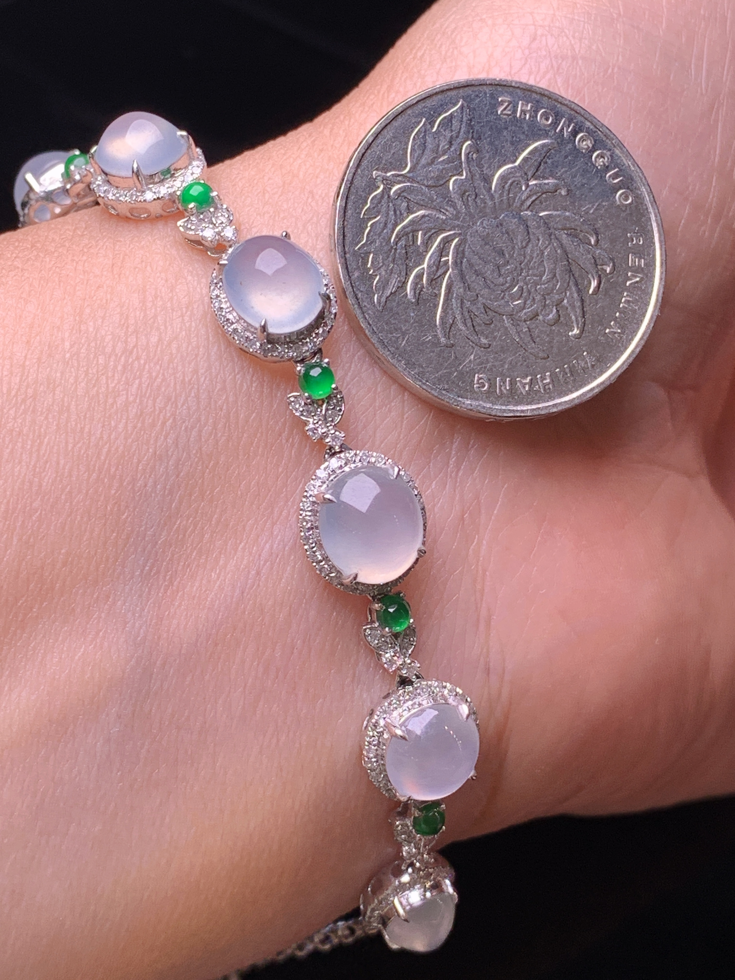 18k金钻镶嵌冰种蛋面手链 玉质细腻 色泽艳丽清新 水润亮眼 整体尺寸85*9*6.8t1