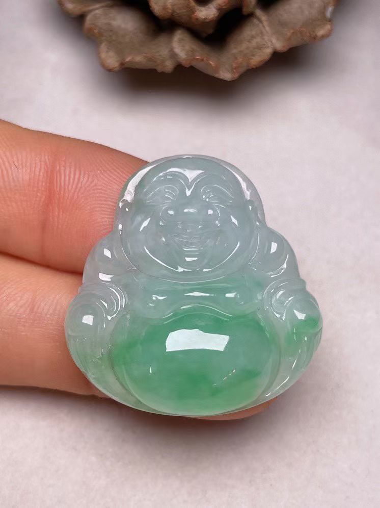 冰糯种飘绿【佛公】吊坠，种水好、玉质细腻 ，卖相好.