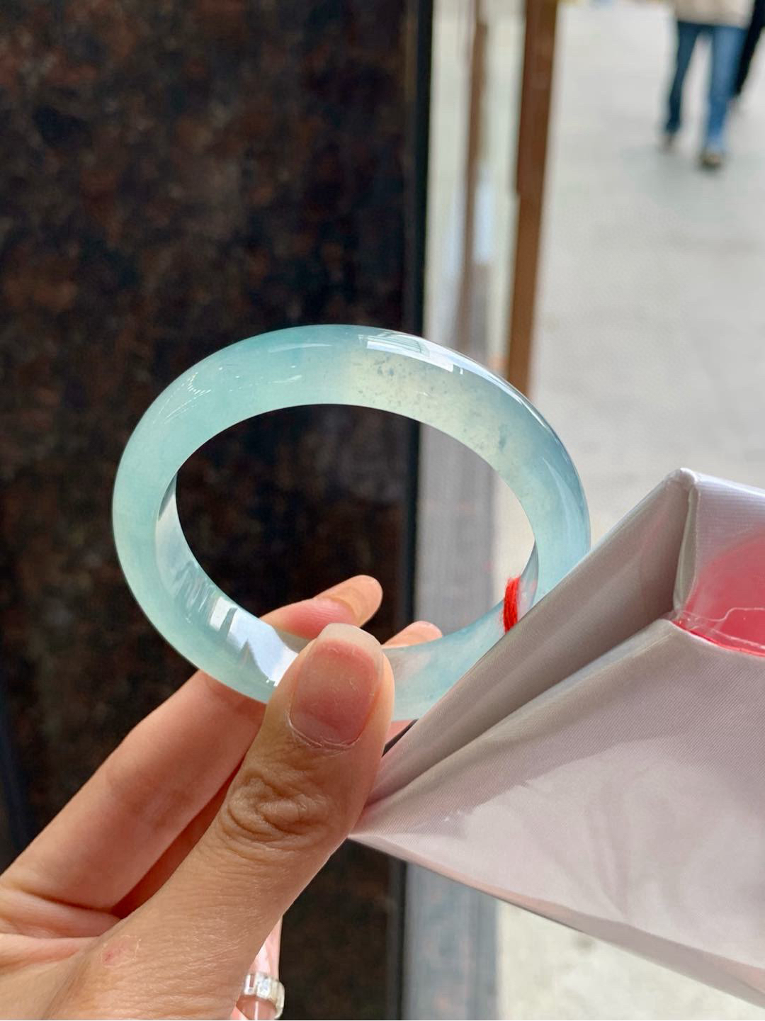 冰晴蓝正圈
50.9-12.5-7.5
温婉的冰晴蓝绿，同晨曦初照下的江南水乡，一抹清新，悠然自得！