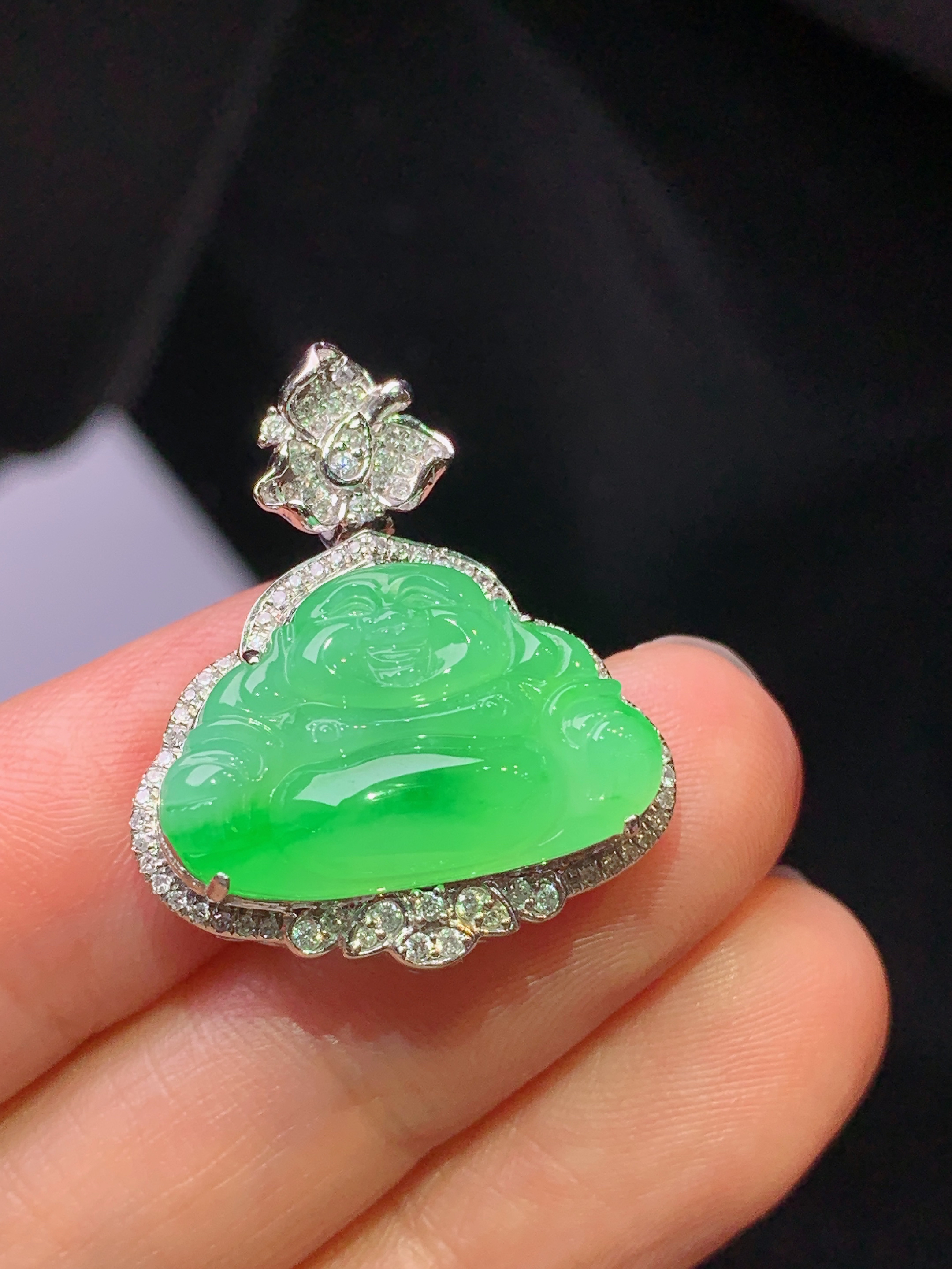 18k金钻镶嵌翠绿佛公吊坠 玉质细腻 色泽艳丽清新 水润亮眼 整体尺寸26*22.2*9.2L2