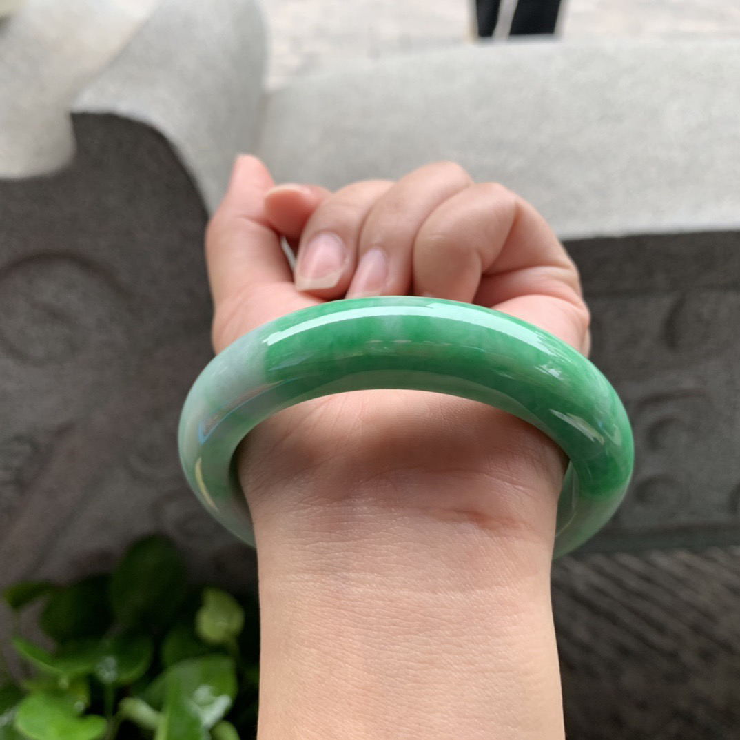大圈口61.9-14.4-10 【辣阳绿正圈手镯】正圈61 62可戴