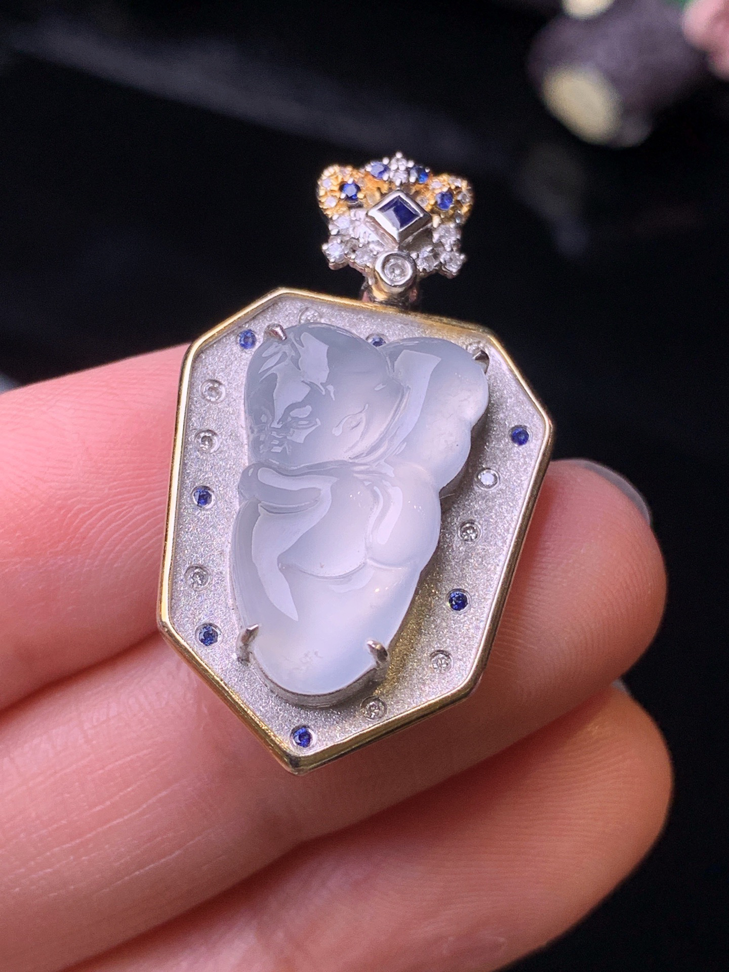 18k金钻镶嵌冰种天使吊坠 玉质细腻 色泽艳丽清新 水润亮眼 整体尺寸33*19*6.5t1