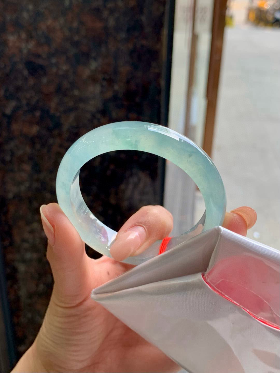 冰晴蓝正圈
50.9-12.5-7.5
温婉的冰晴蓝绿，同晨曦初照下的江南水乡，一抹清新，悠然自得！