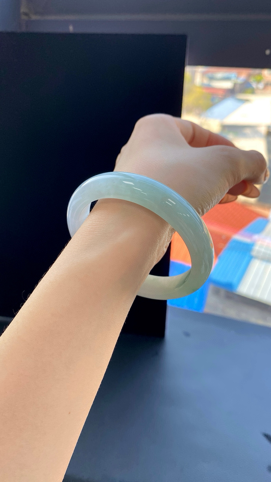 【晴底飘花手镯】
尺寸：57.2-12.6-8
编号：0311Q-1