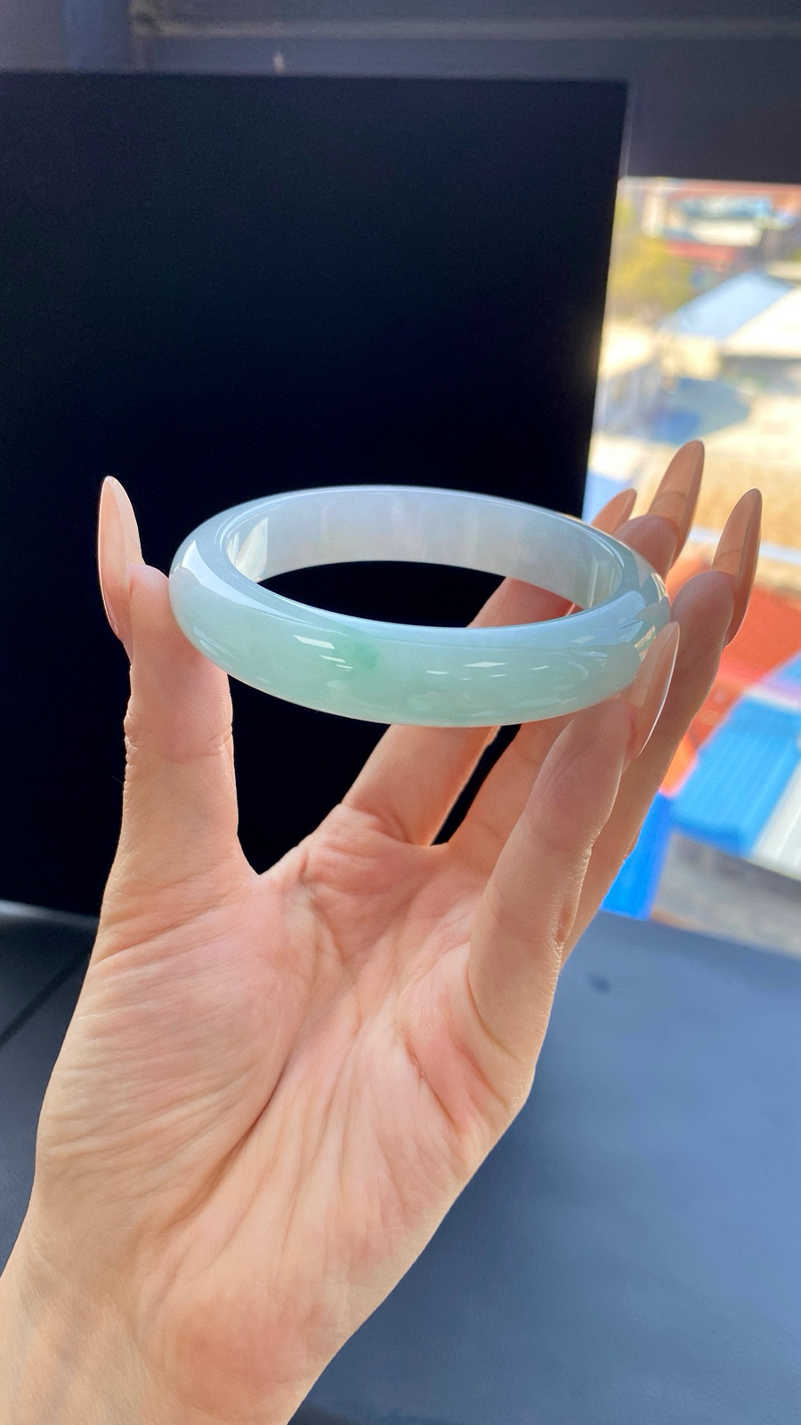 【晴底飘花手镯】
尺寸：57.2-12.6-8
编号：0311Q-1