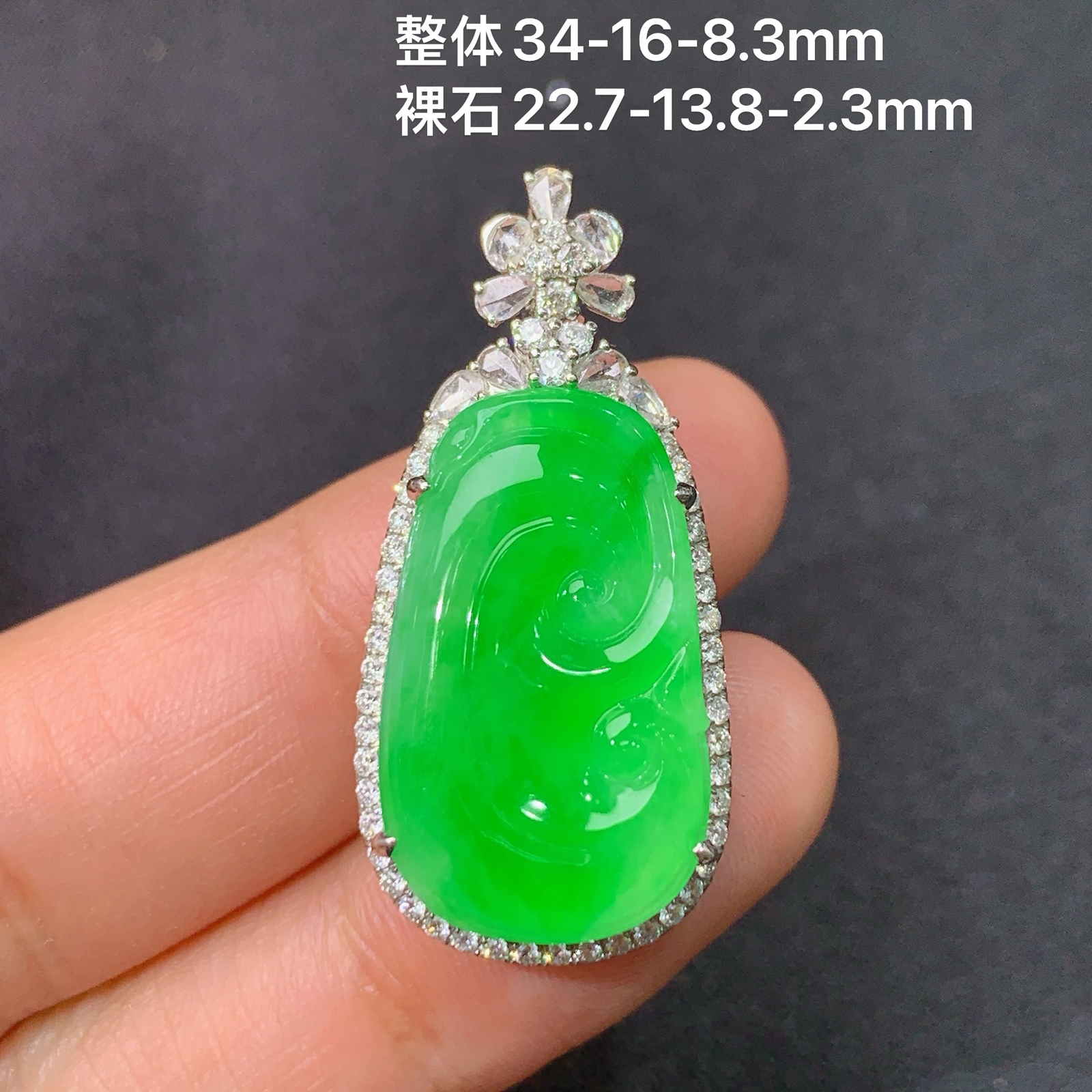 冰阳绿如意吊坠，18k金镶嵌，冰润色阳，玉质细腻，种水足，Ysn 尺寸34*16*8.3