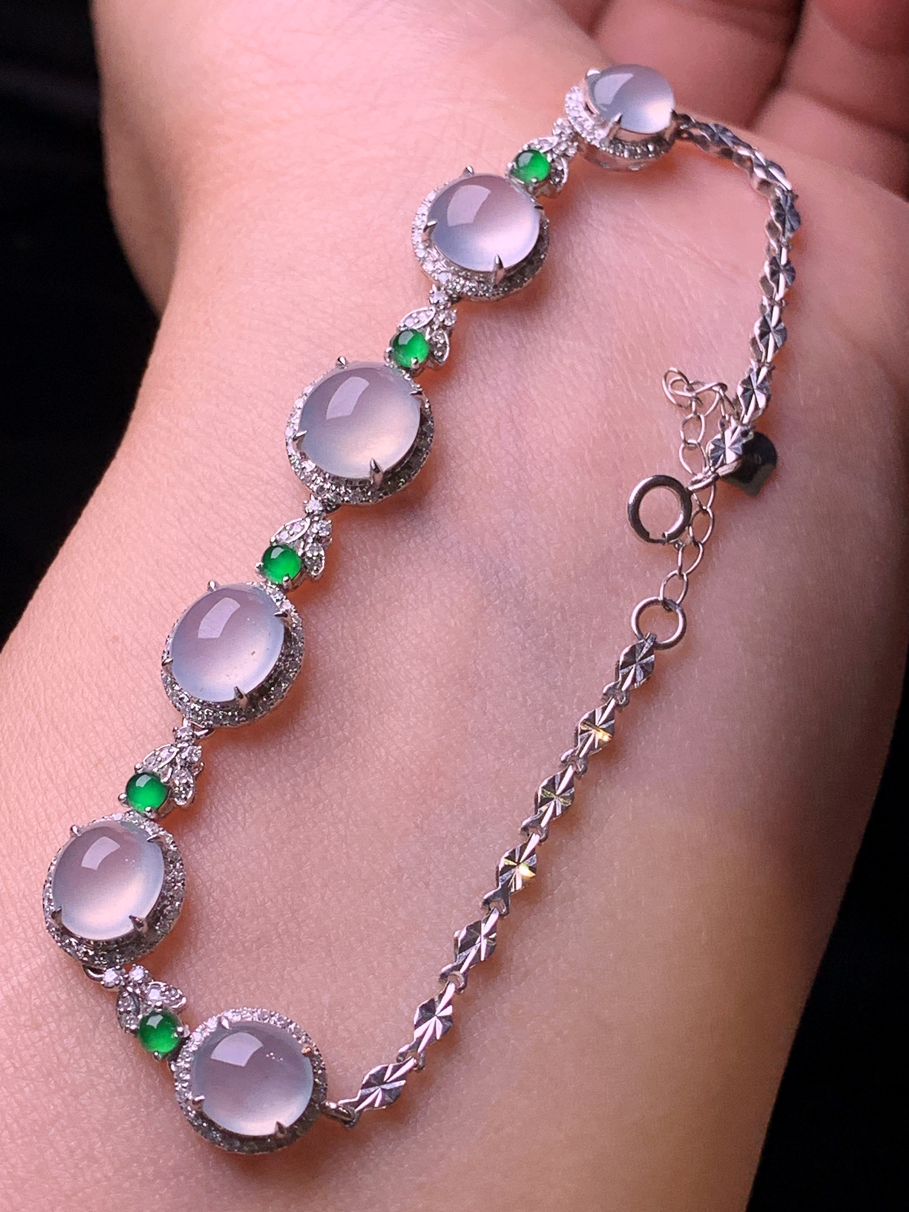 18k金钻镶嵌冰种蛋面手链 玉质细腻 色泽艳丽清新 水润亮眼 整体尺寸85*9*6.8t1