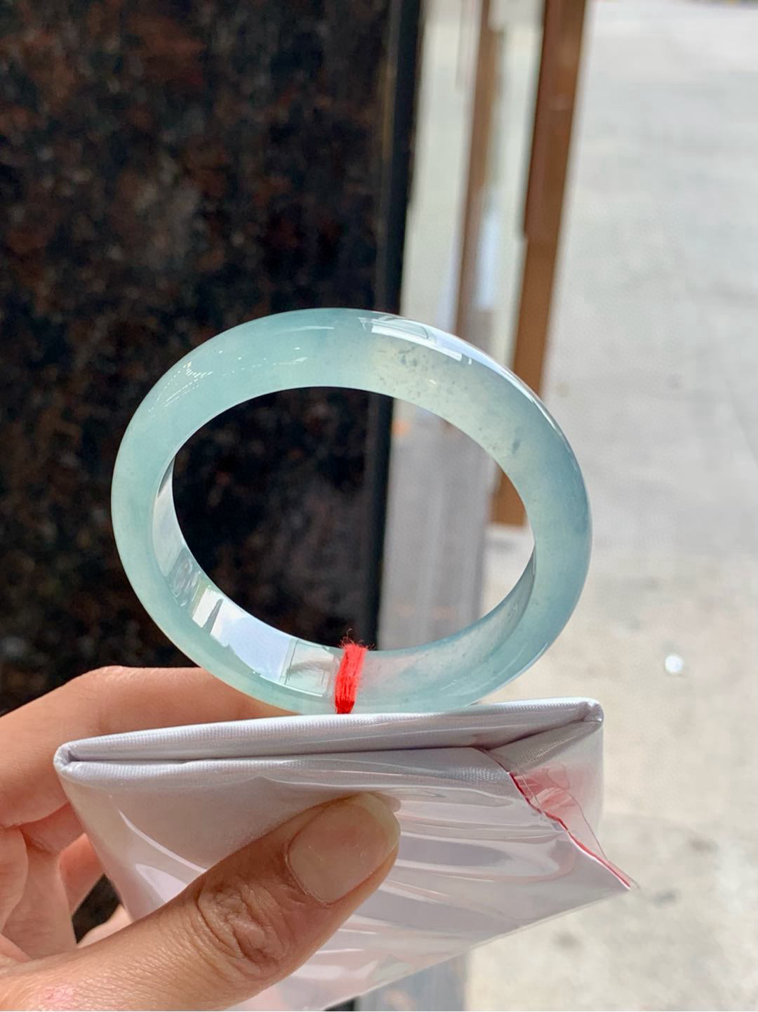 冰晴蓝正圈
50.9-12.5-7.5
温婉的冰晴蓝绿，同晨曦初照下的江南水乡，一抹清新，悠然自得！