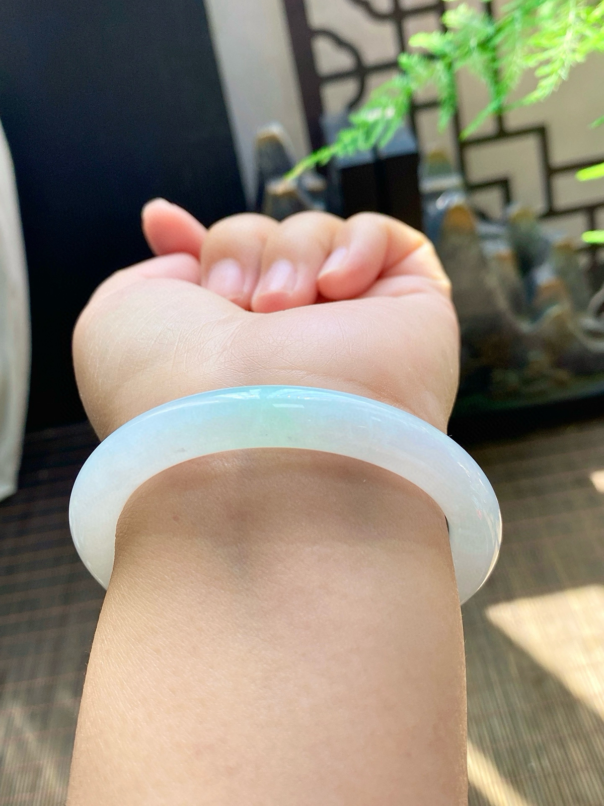 【白底青圆条手镯】
【尺寸】55-8-8