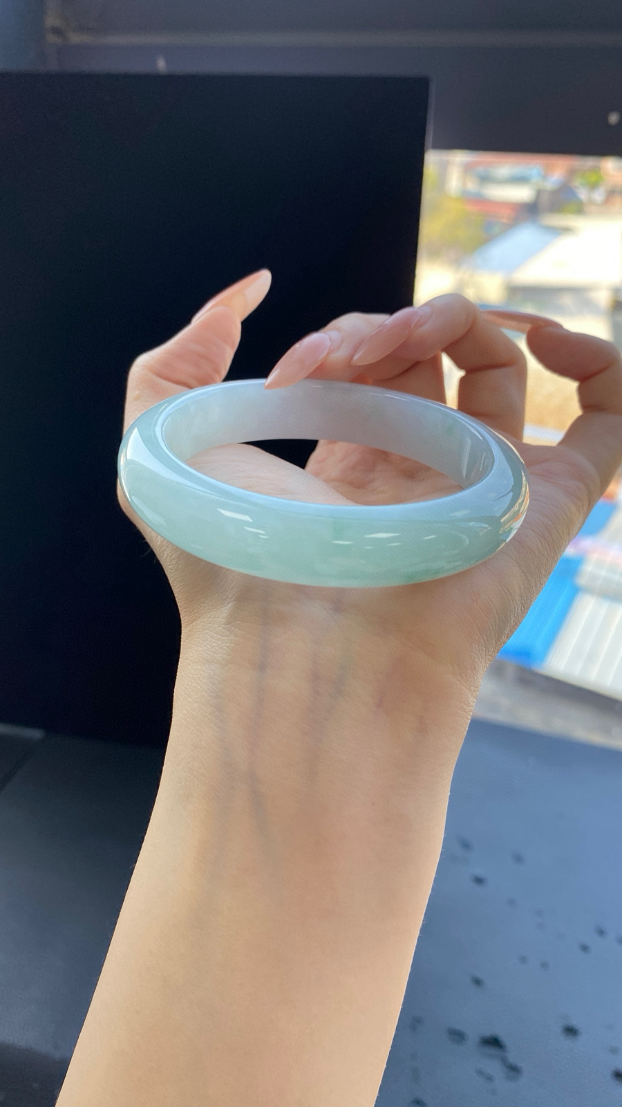 【晴底飘花手镯】
尺寸：57.2-12.6-8
编号：0311Q-1