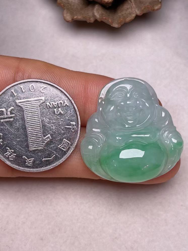 冰糯种飘绿【佛公】吊坠，种水好、玉质细腻 ，卖相好.