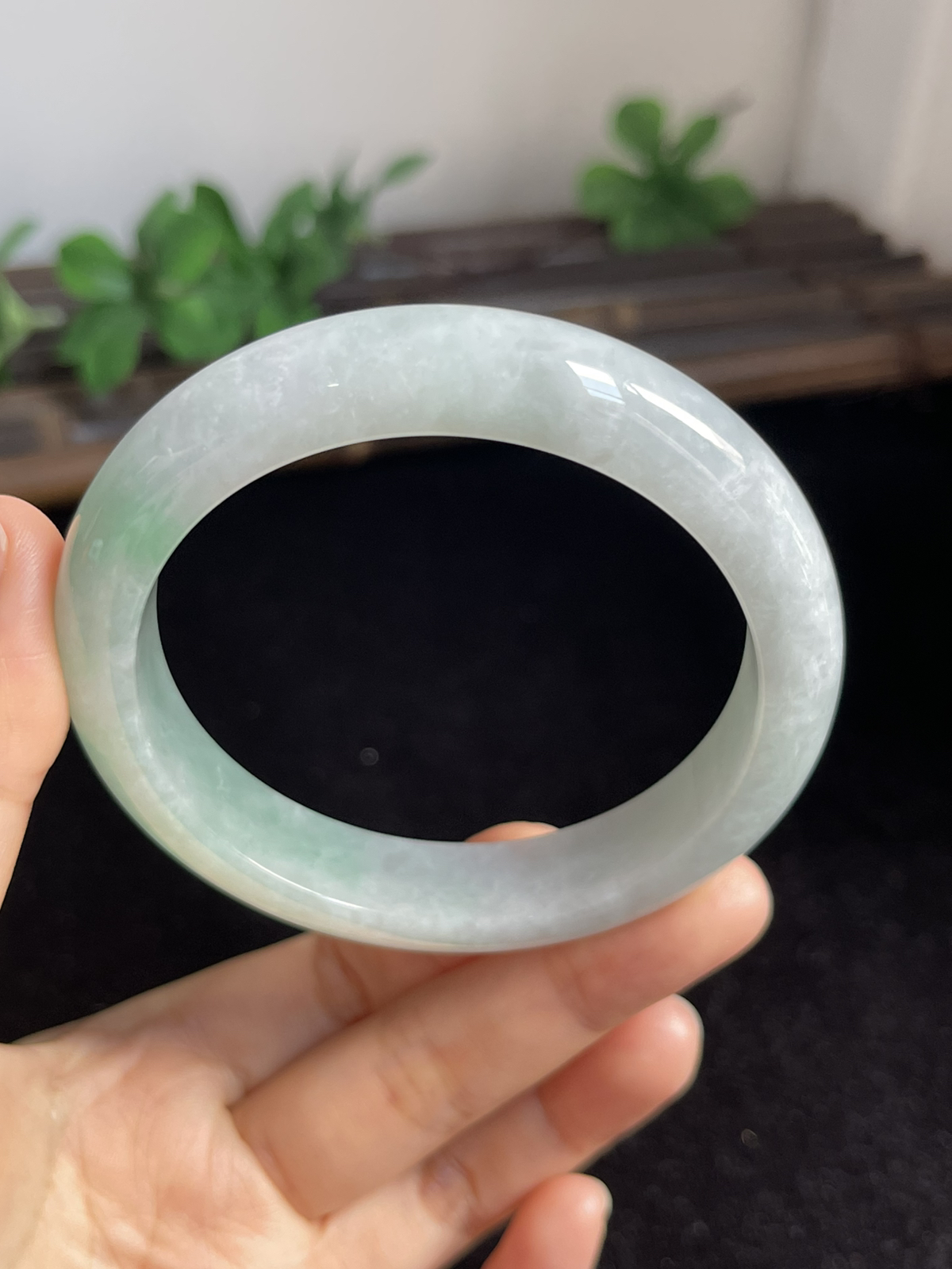 正圈58.5圈口，翡翠糯化种飘绿手镯