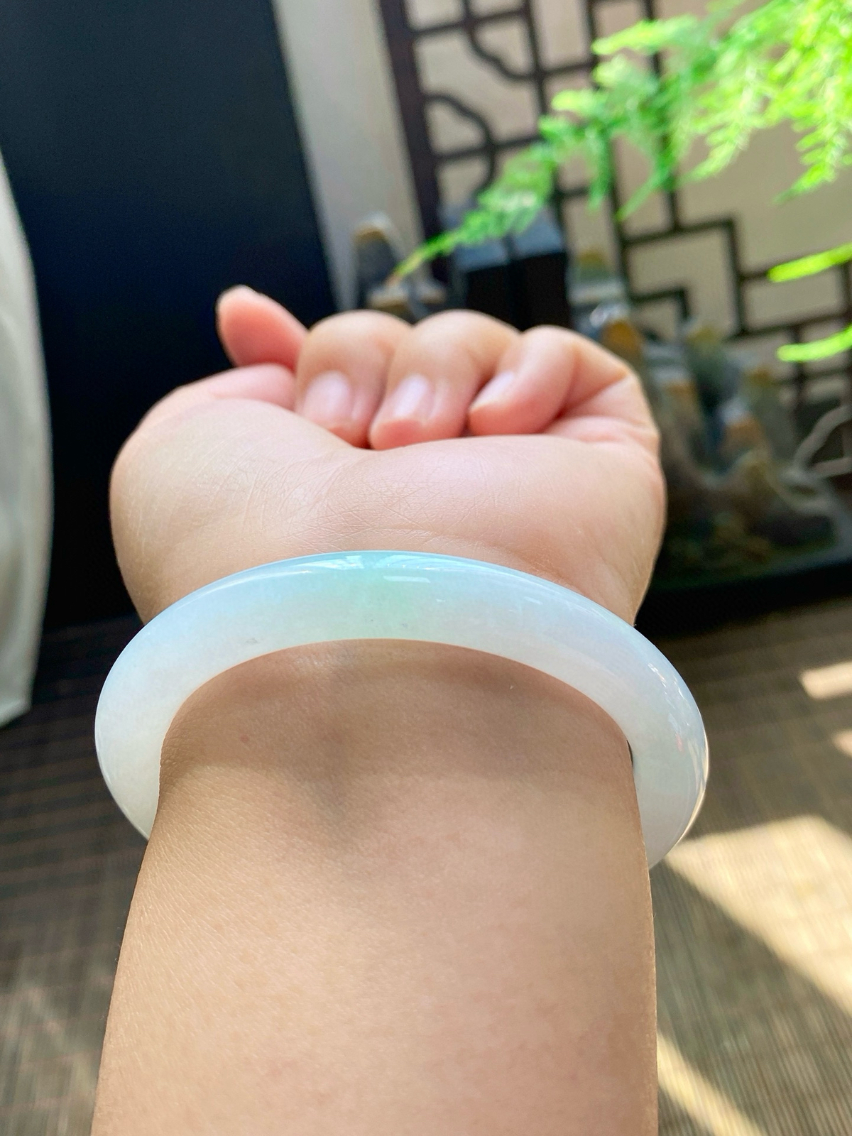 【白底青圆条手镯】
【尺寸】55-8-8