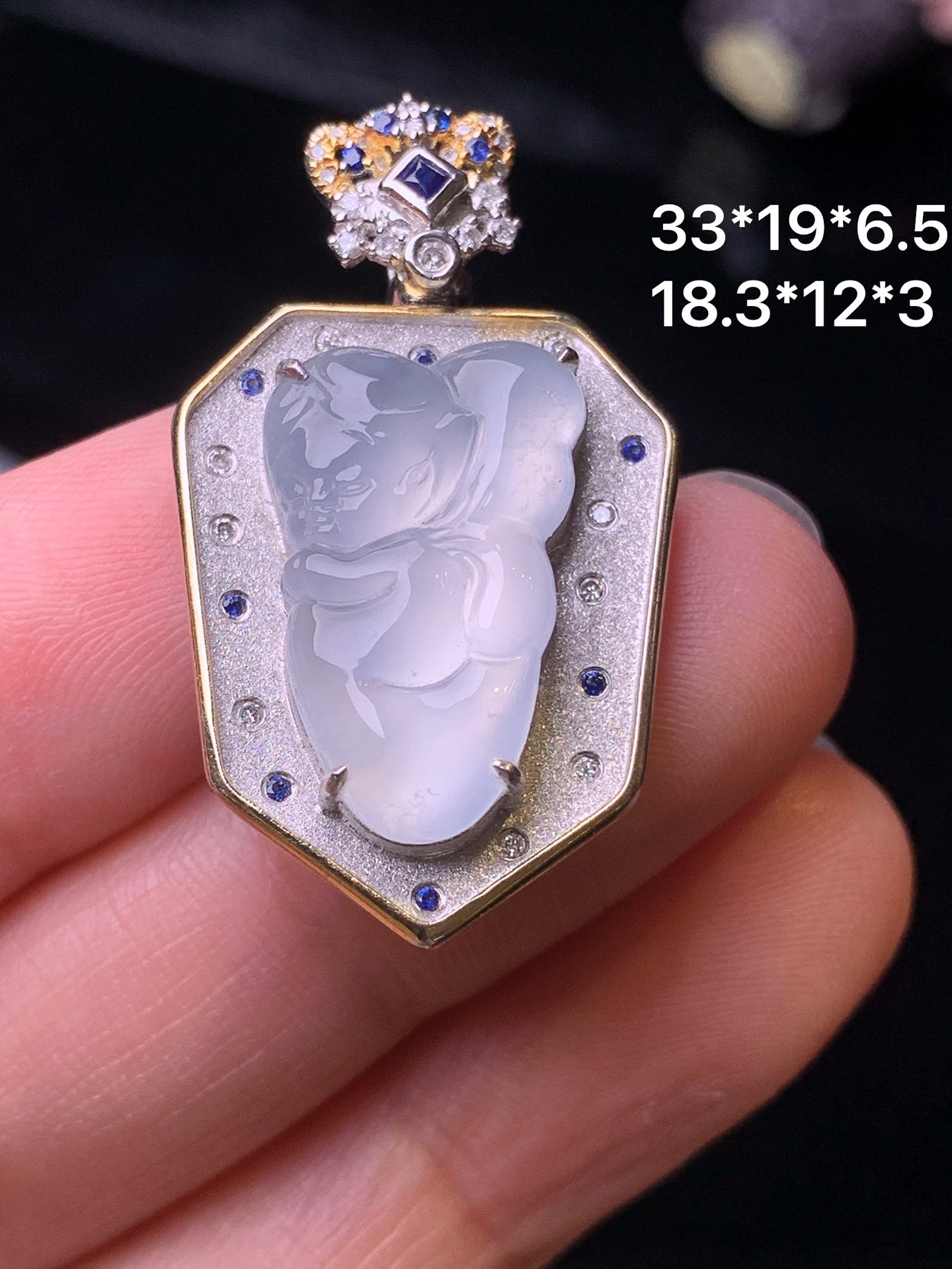 18k金钻镶嵌冰种天使吊坠 玉质细腻 色泽艳丽清新 水润亮眼 整体尺寸33*19*6.5t1