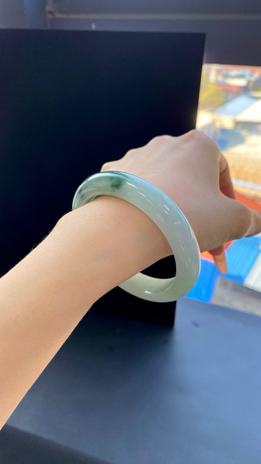 【飘花手镯】
尺寸：60-13-9
编号：0311Q-3