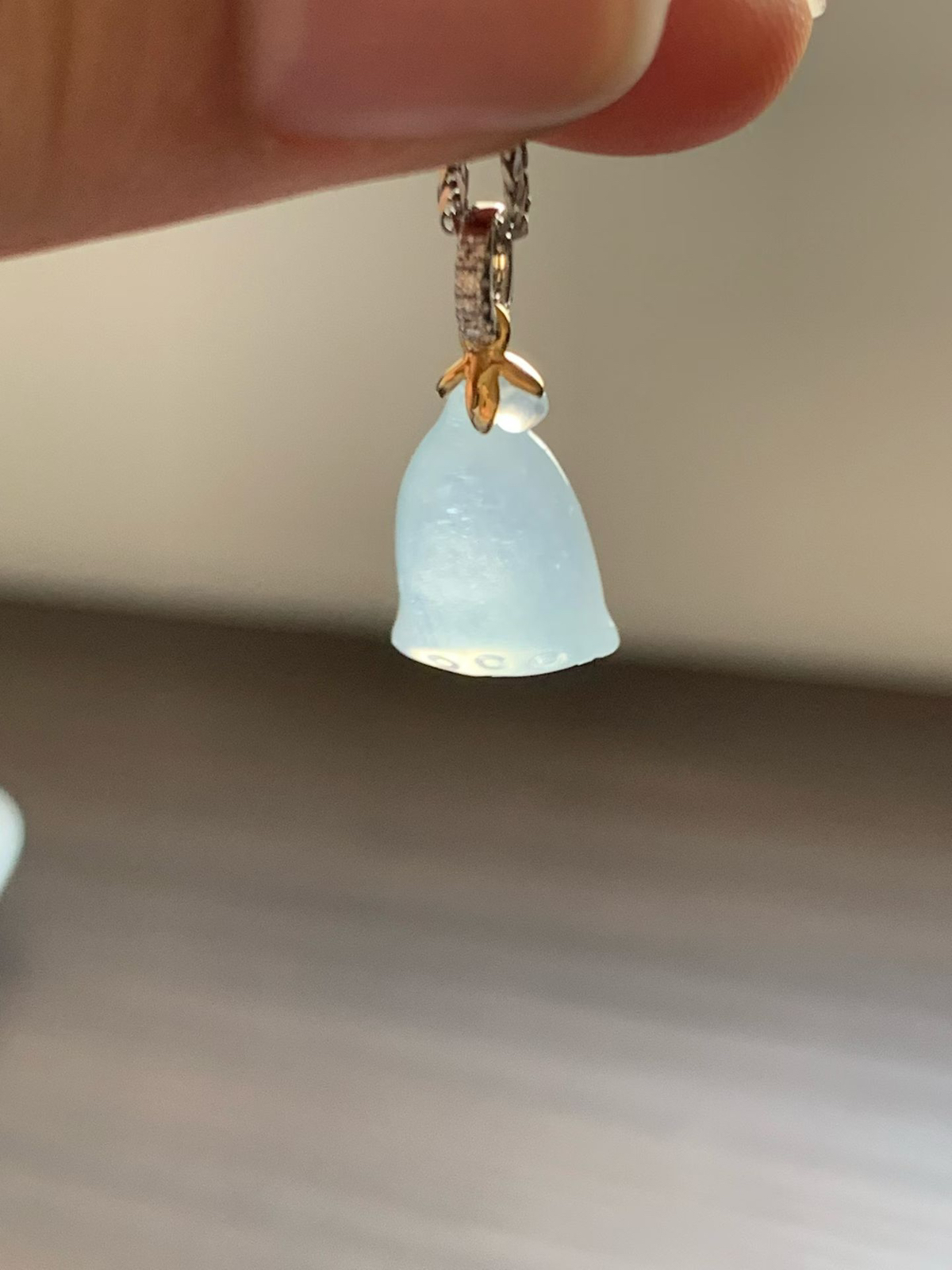 白冰小莲蓬吊坠

裸石14*9.6*5.8 整体长度20.5mm
18k金钻石扣头