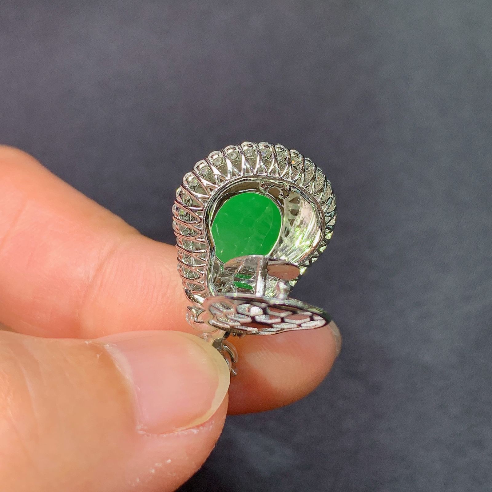 冰阳绿葫芦吊坠，18k金镶嵌，冰润色阳，玉质细腻，种水足，Yh1 尺寸25.3*14.3*9.8