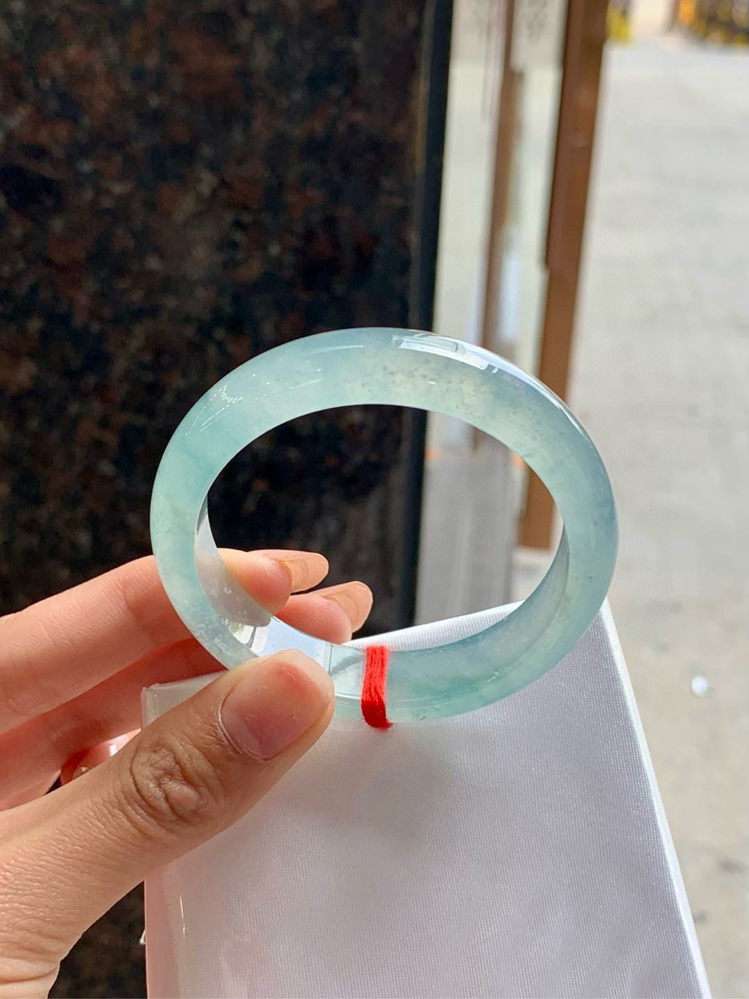 冰晴蓝正圈
50.9-12.5-7.5
温婉的冰晴蓝绿，同晨曦初照下的江南水乡，一抹清新，悠然自得！