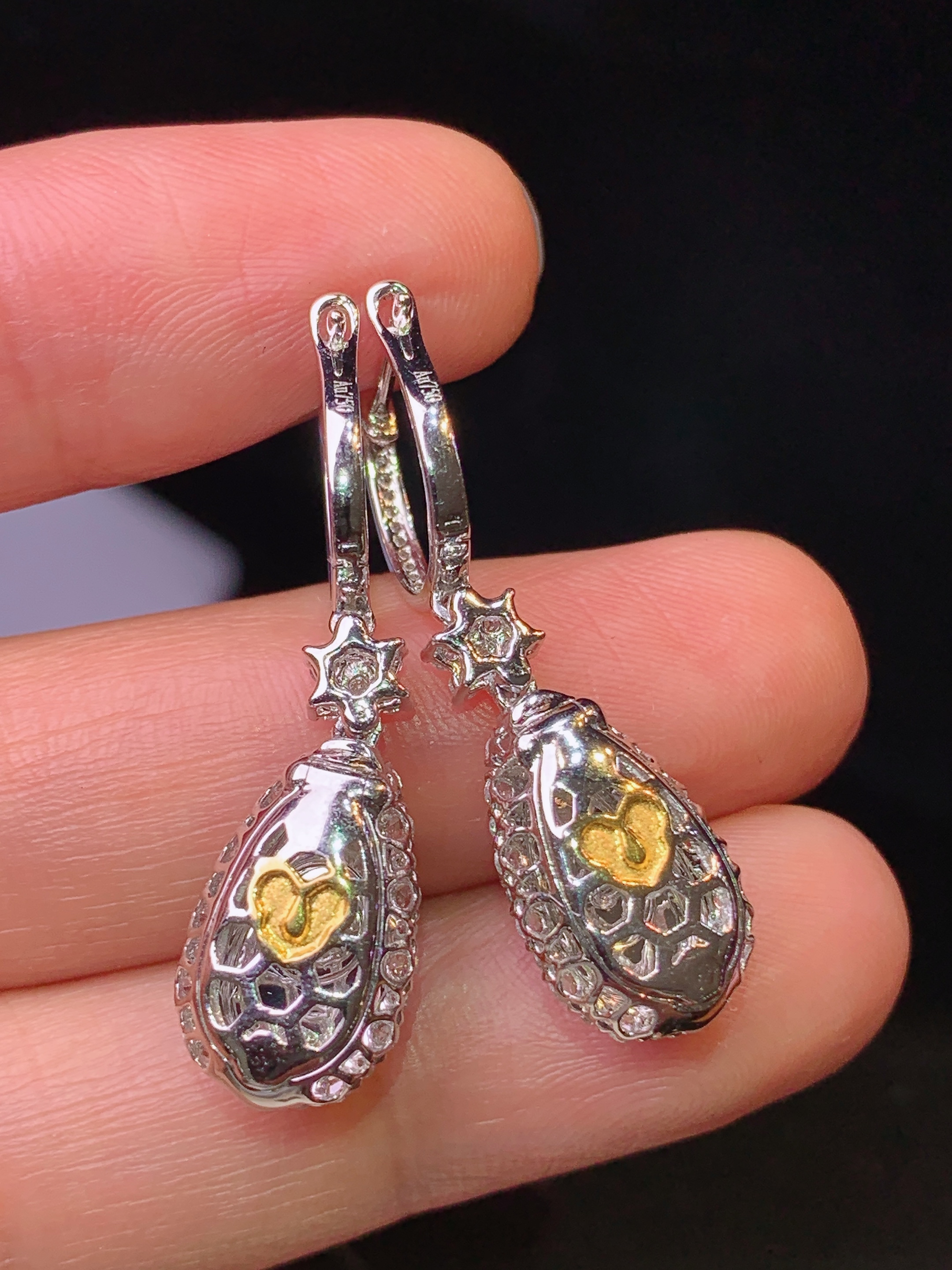 18k金钻镶嵌黄绿四季豆耳坠 玉质细腻 色泽艳丽清新 水润亮眼 整体尺寸32.8*9.3*8.2y3