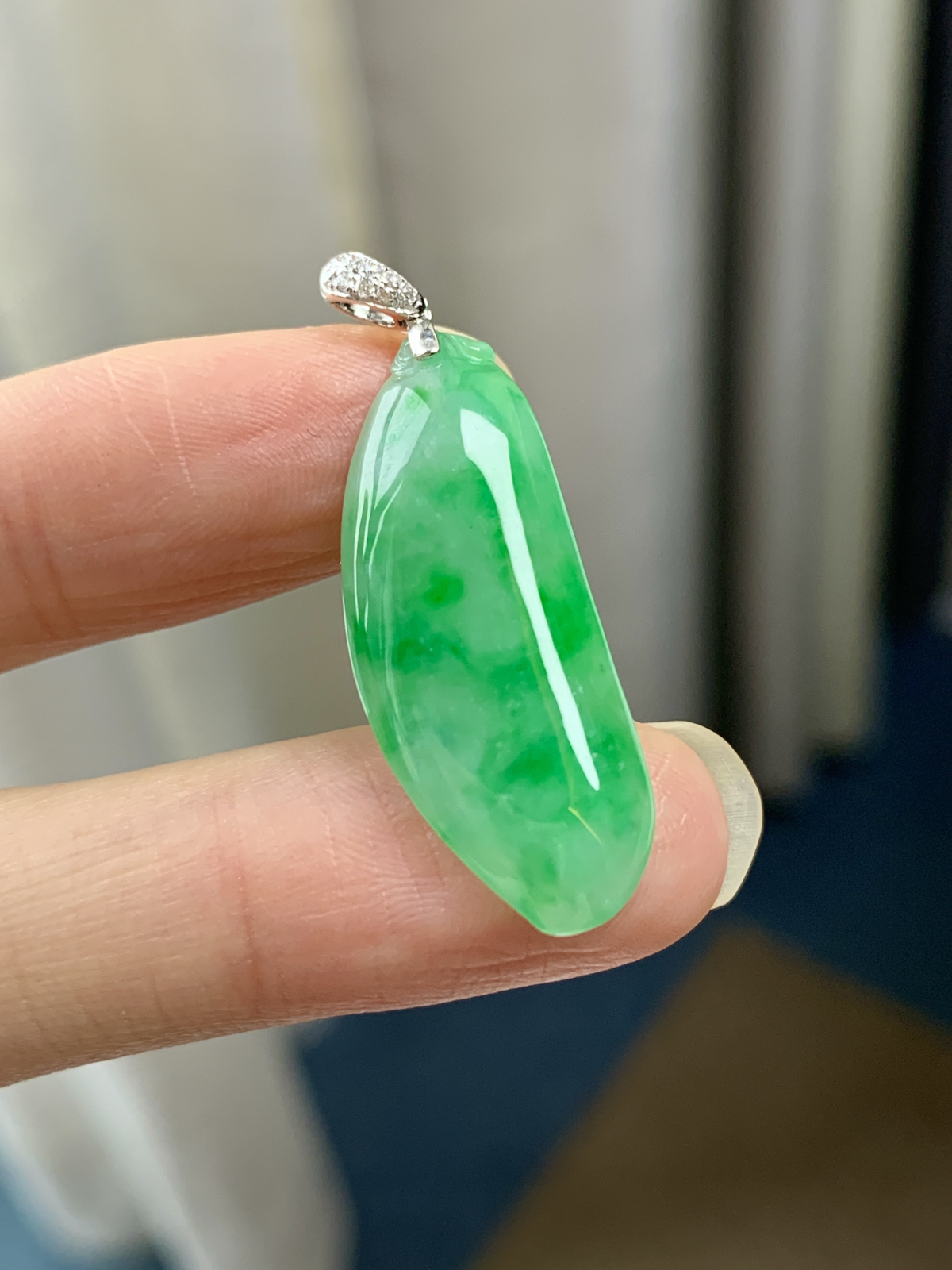 18K镶嵌冰绿长寿果吊坠

尺寸：29-11.3-4.4