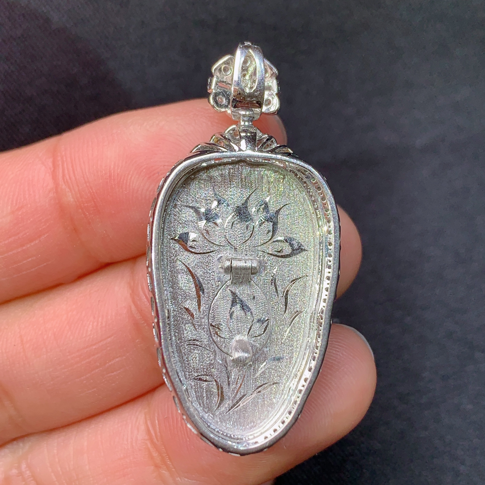 冰阳绿树叶吊坠，18k金镶嵌，冰润色阳，玉质细腻，种水足，Lp 尺寸39.1*18.2*7.8