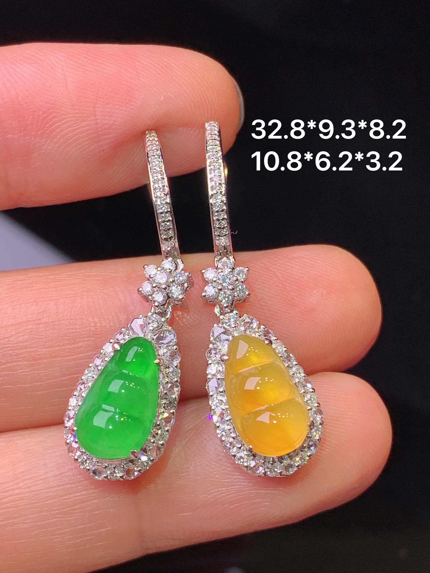 18k金钻镶嵌黄绿四季豆耳坠 玉质细腻 色泽艳丽清新 水润亮眼 整体尺寸32.8*9.3*8.2y3