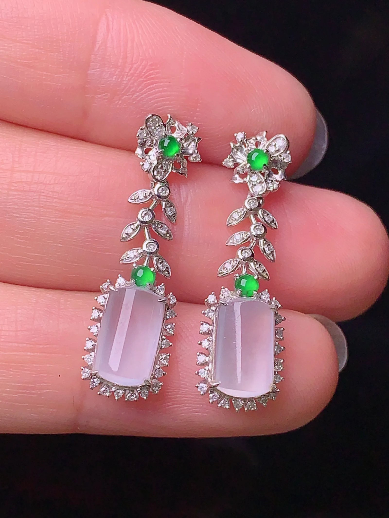 18k金钻镶嵌冰种玉柱耳坠 玉质细腻 色泽艳丽清新 水润亮眼 整体尺寸26.5*8*5.6t1