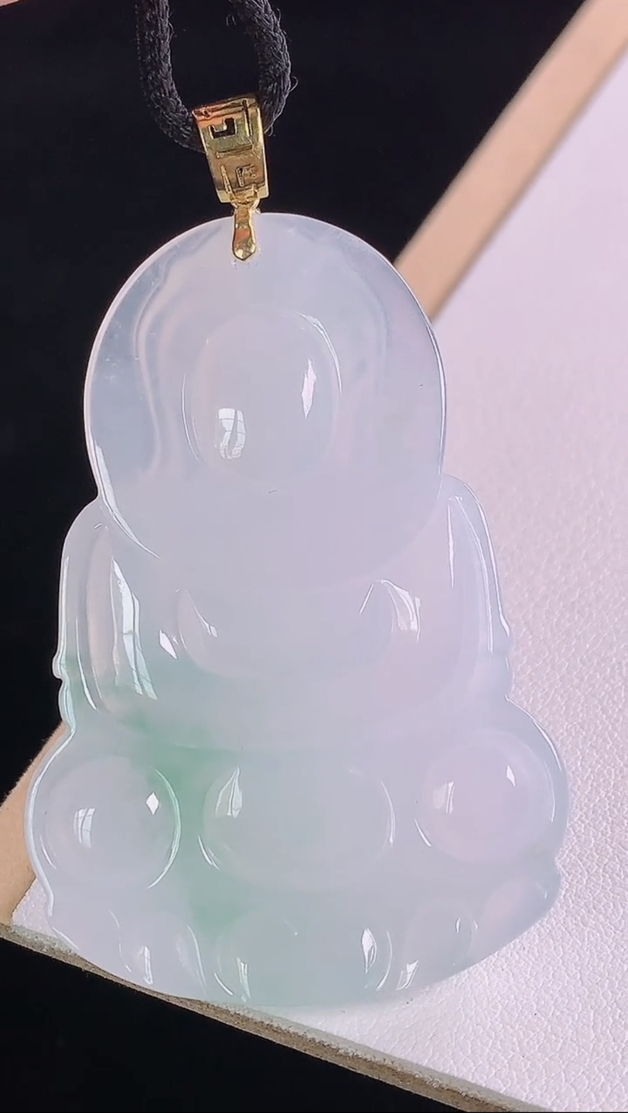 18K冰飘花观音吊坠，完美
尺寸:61.4-53.1-36.8-5.8mm