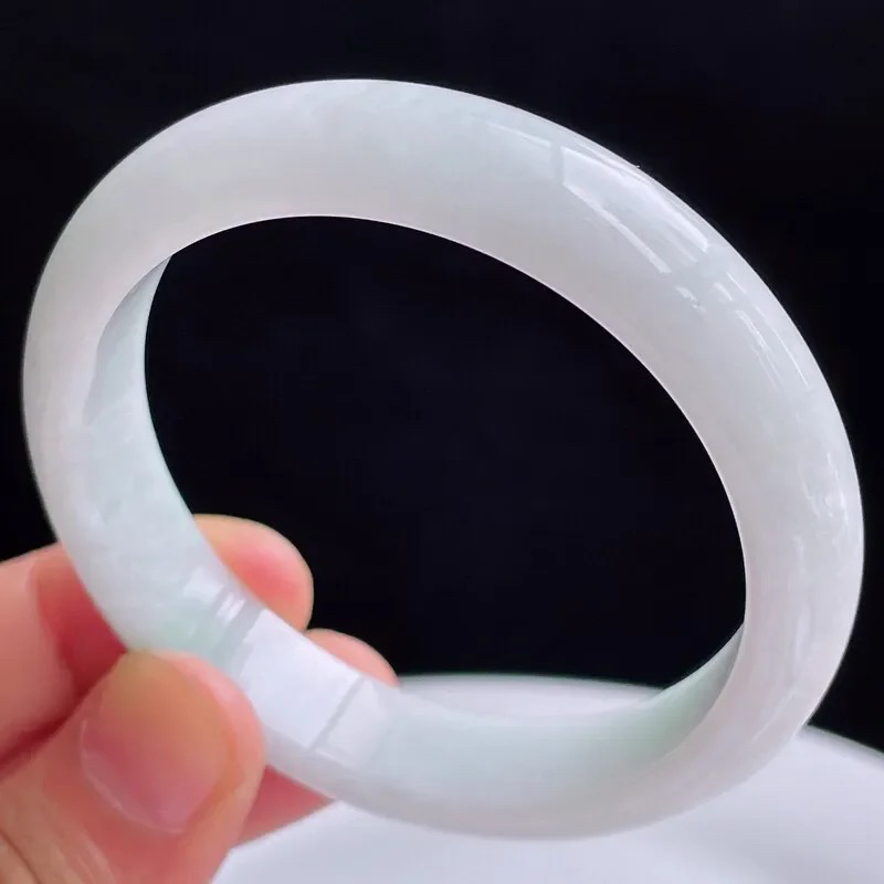 自然光拍摄天然翡翠A货好种水54mm正圈手镯 45.64克