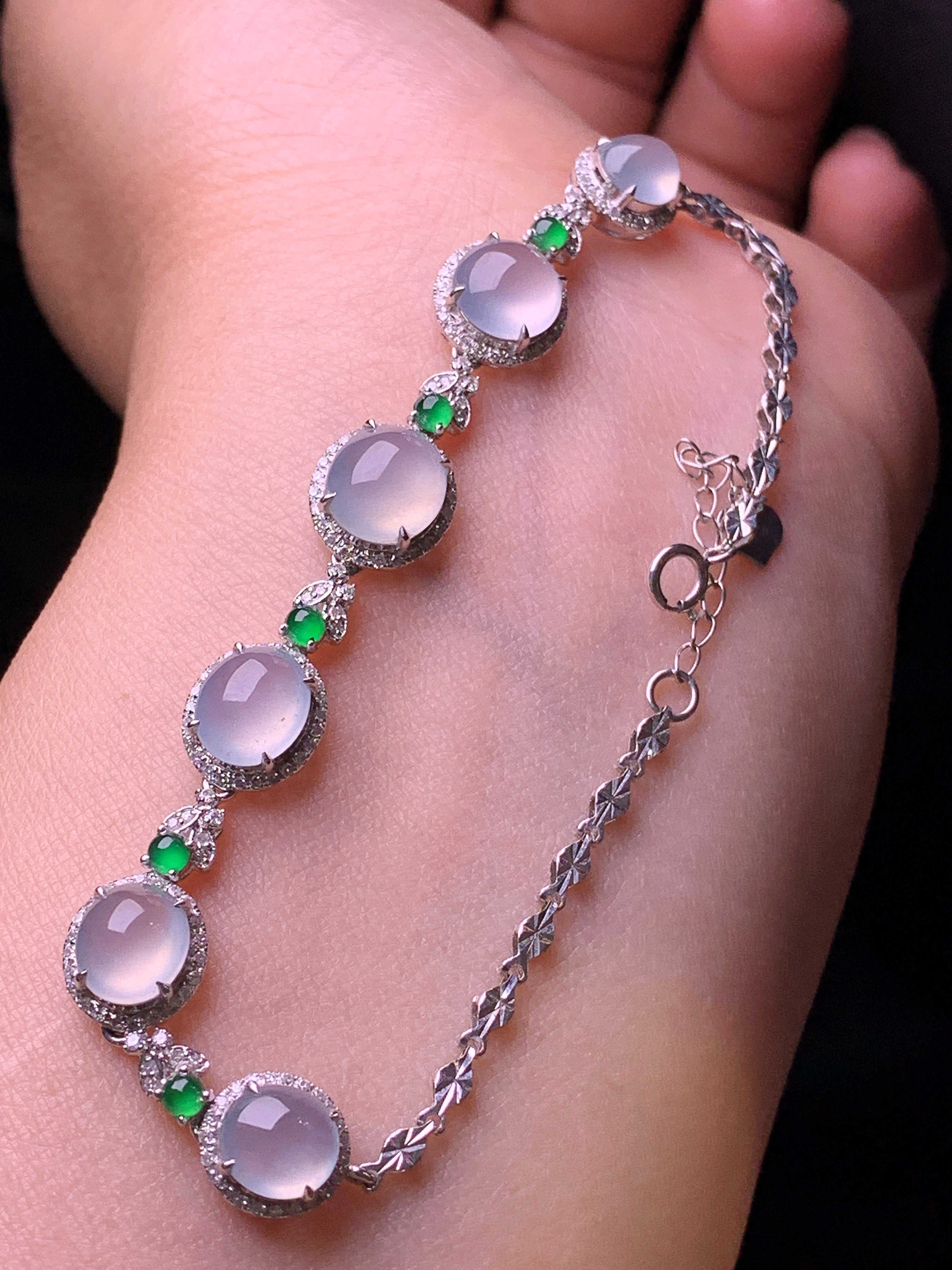 18k金钻镶嵌冰种蛋面手链 玉质细腻 色泽艳丽清新 水润亮眼 整体尺寸85*9*6.8t1