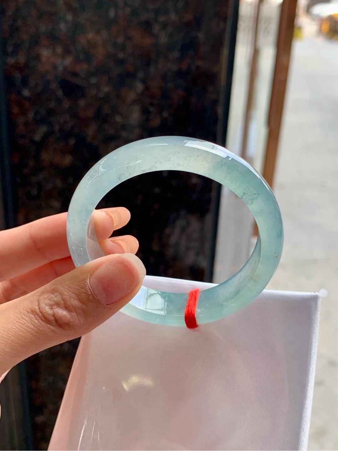 冰晴蓝正圈
50.9-12.5-7.5
温婉的冰晴蓝绿，同晨曦初照下的江南水乡，一抹清新，悠然自得！