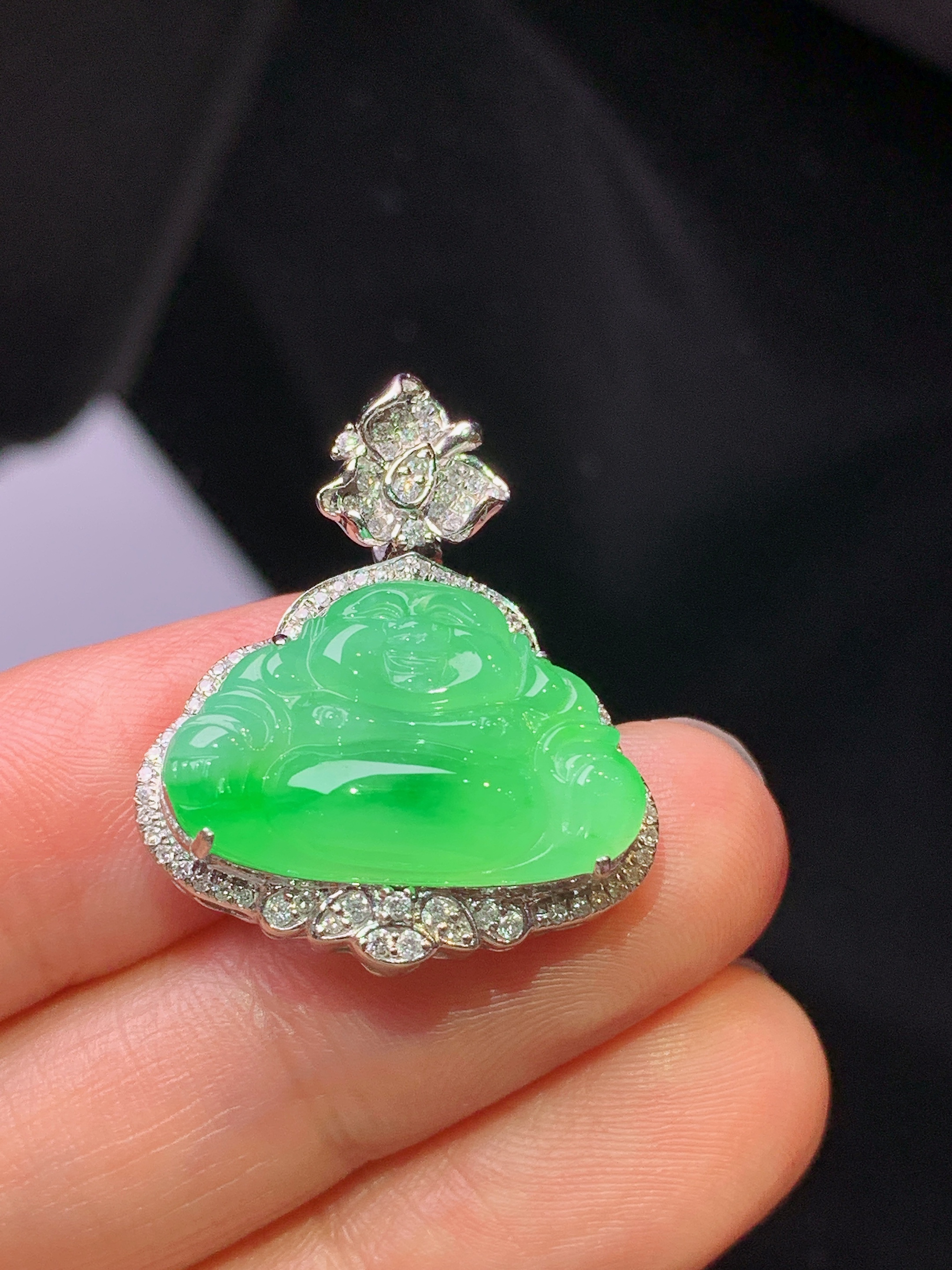 18k金钻镶嵌翠绿佛公吊坠 玉质细腻 色泽艳丽清新 水润亮眼 整体尺寸26*22.2*9.2L2