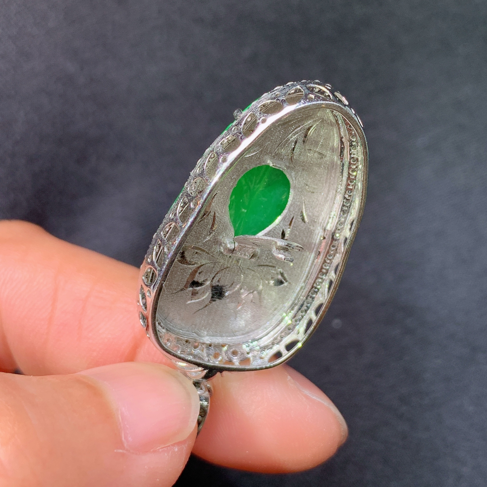 冰阳绿树叶吊坠，18k金镶嵌，冰润色阳，玉质细腻，种水足，Lp 尺寸39.1*18.2*7.8