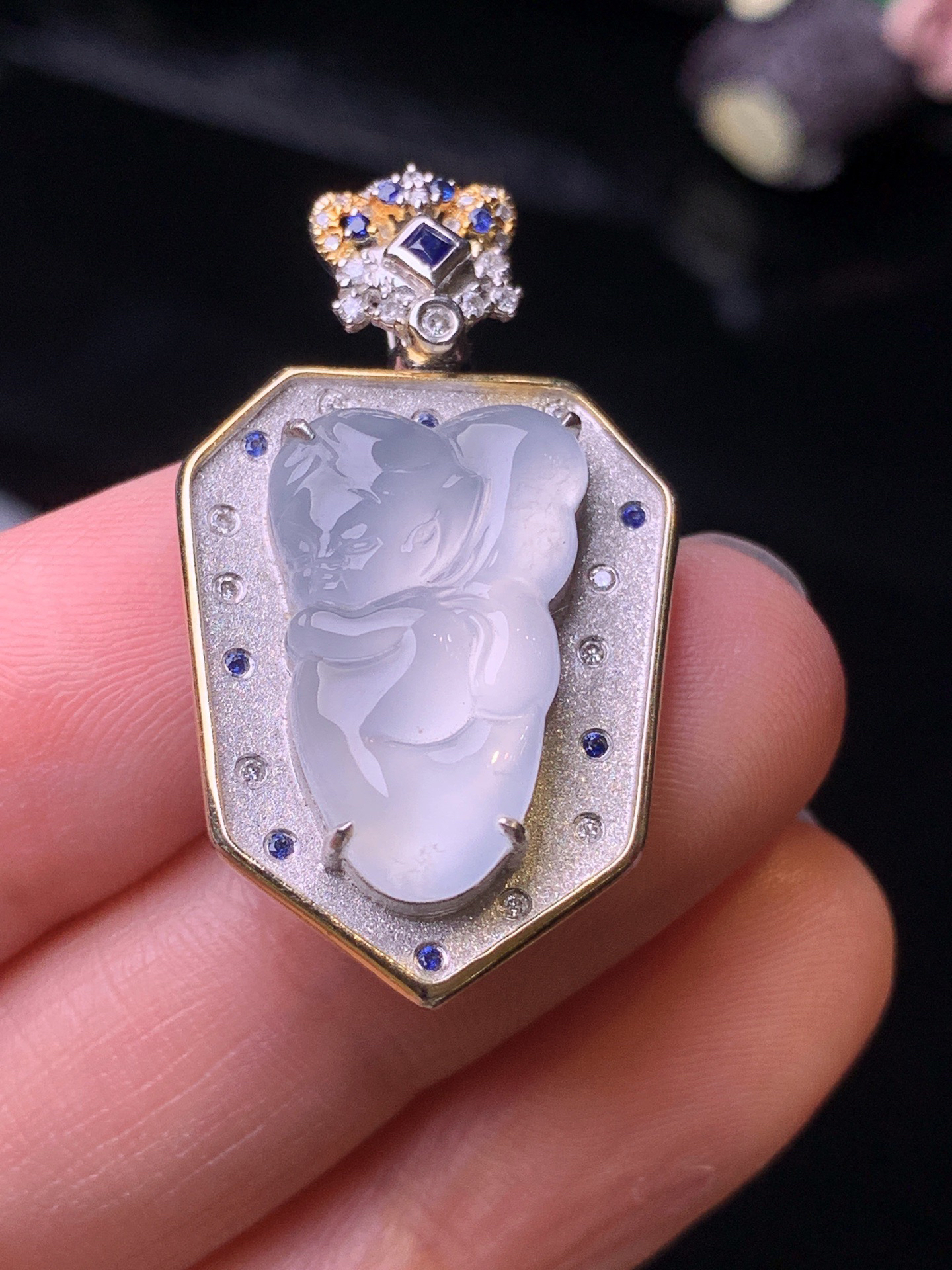 18k金钻镶嵌冰种天使吊坠 玉质细腻 色泽艳丽清新 水润亮眼 整体尺寸33*19*6.5t1