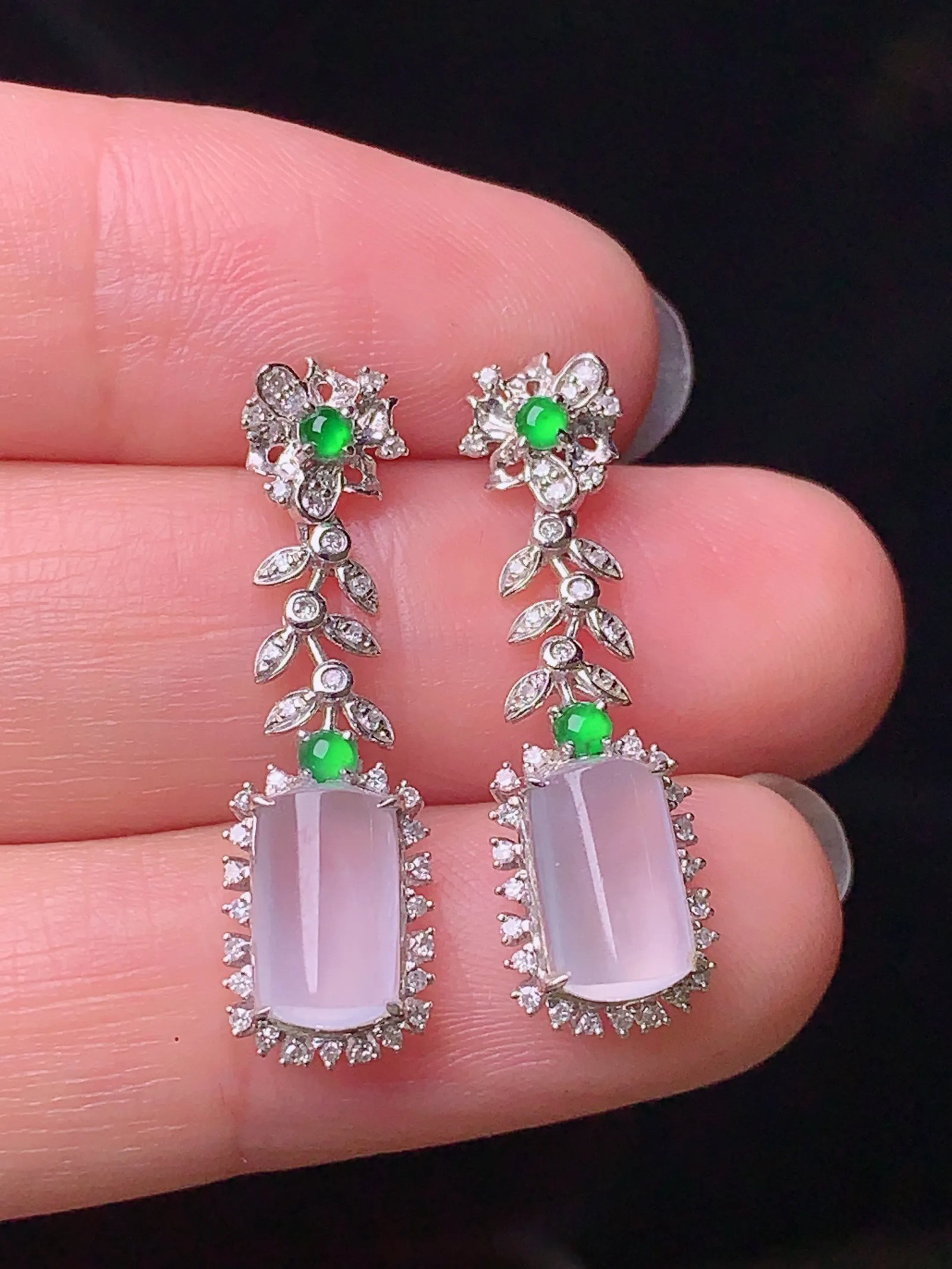 18k金钻镶嵌冰种玉柱耳坠 玉质细腻 色泽艳丽清新 水润亮眼 整体尺寸26.5*8*5.6t1