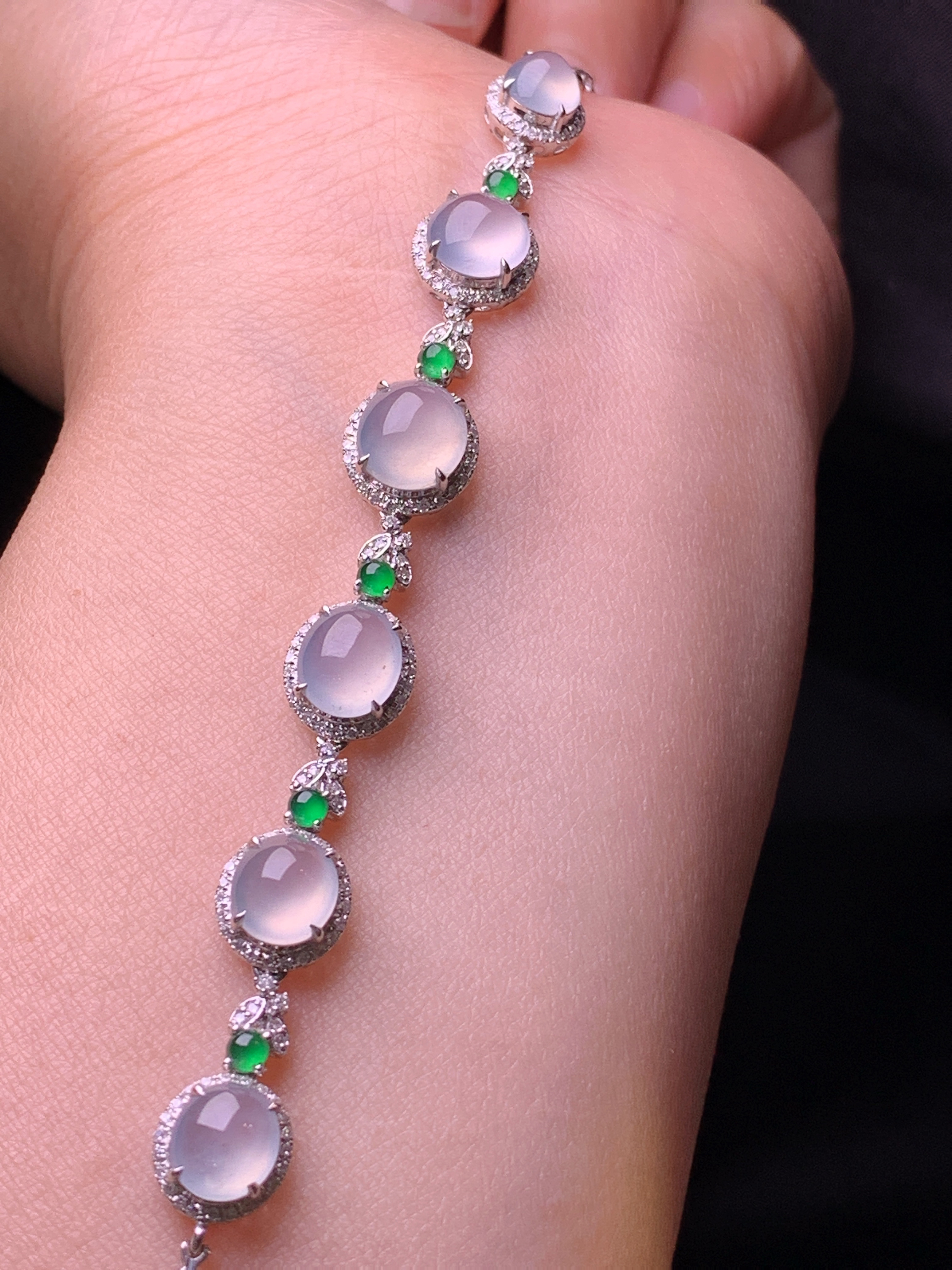 18k金钻镶嵌冰种蛋面手链 玉质细腻 色泽艳丽清新 水润亮眼 整体尺寸85*9*6.8t1