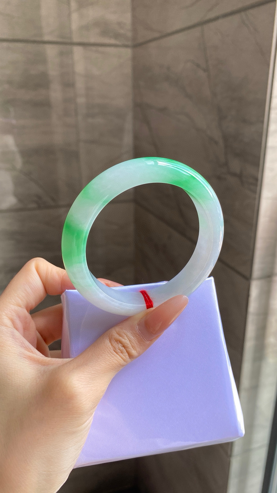 【白底青绿花手镯】
尺寸：56.7-12.6-8.8
编号：0310J-5