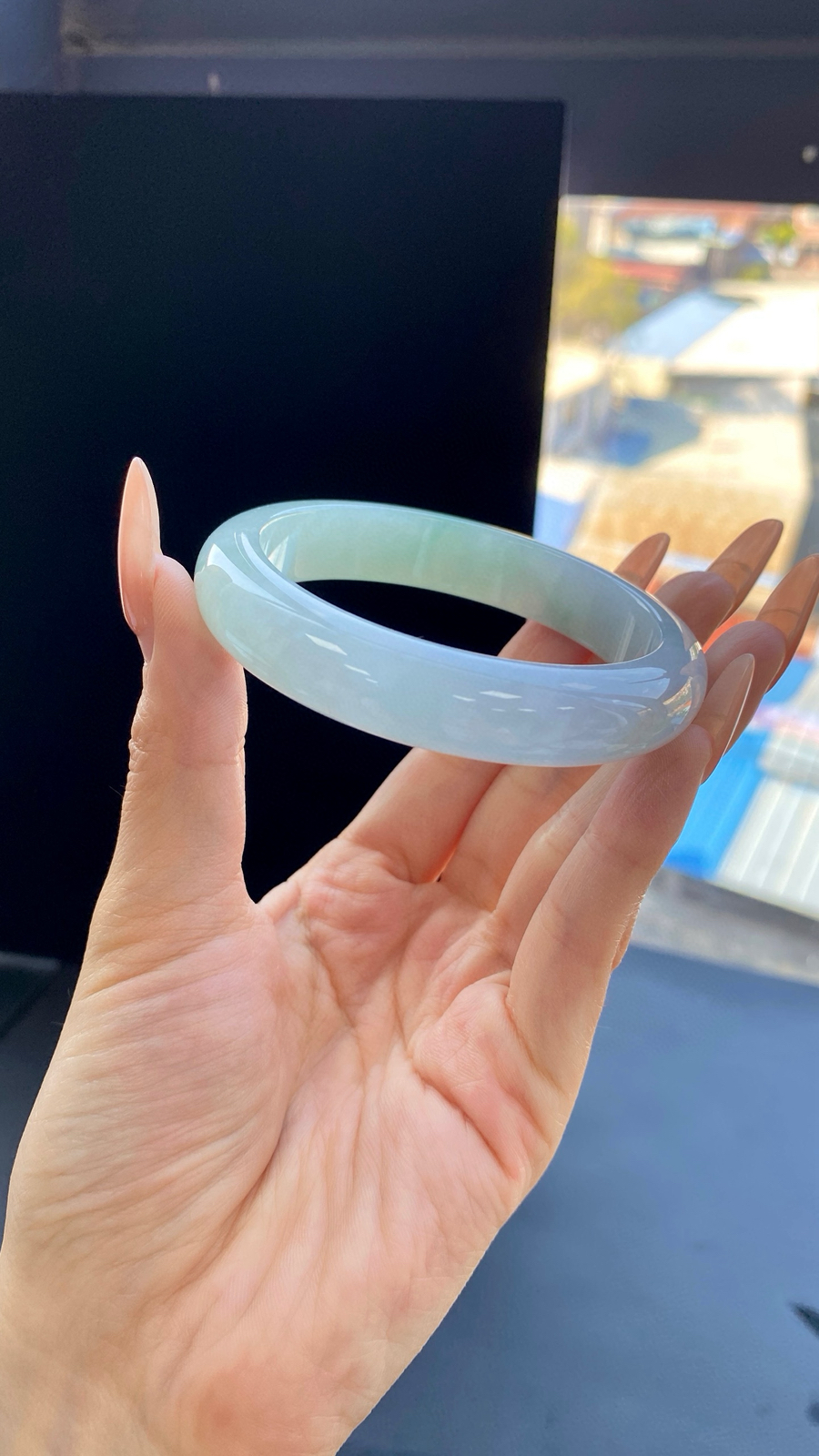 【晴底飘花手镯】
尺寸：57.2-12.6-8
编号：0311Q-1