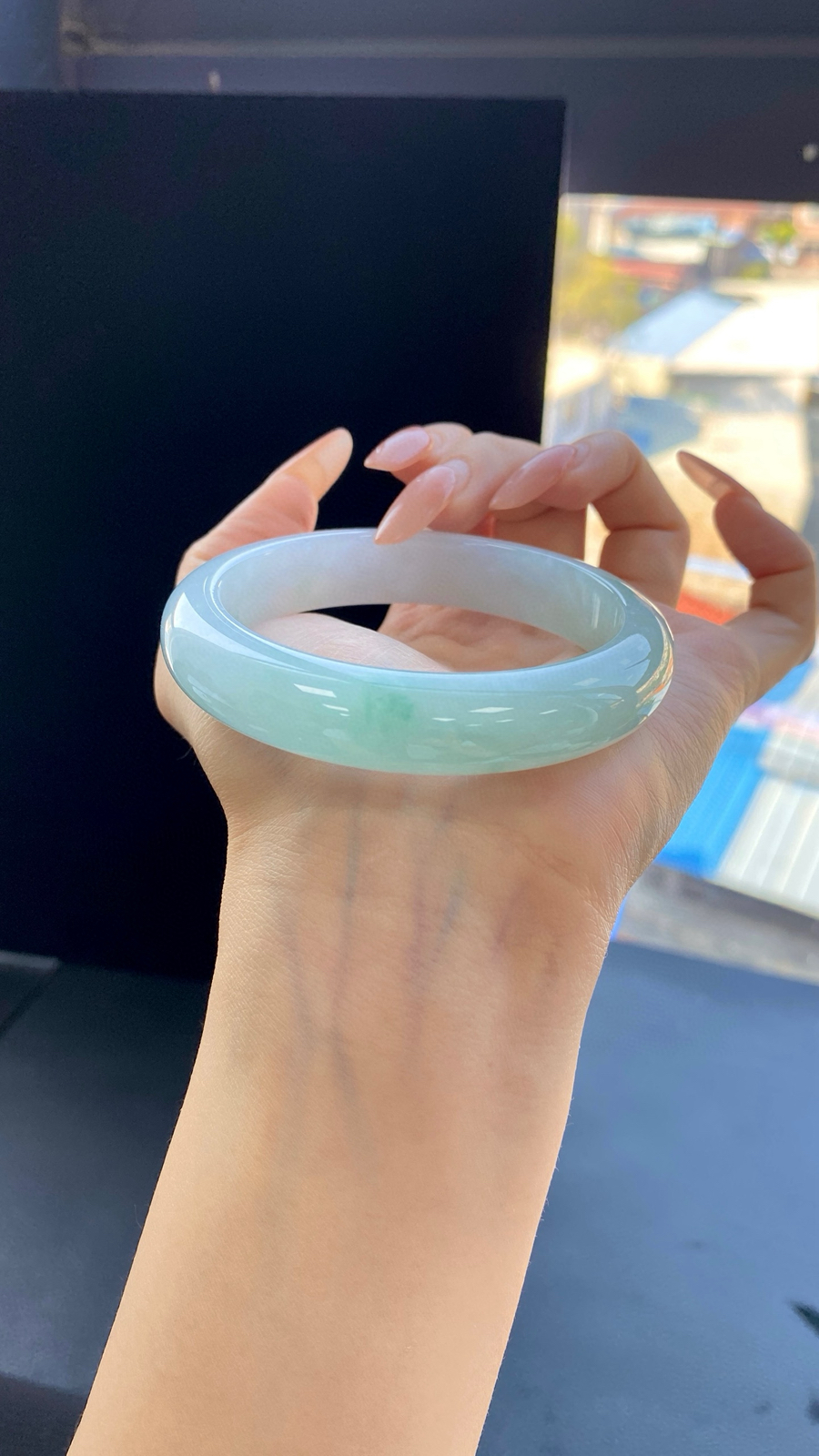 【晴底飘花手镯】
尺寸：57.2-12.6-8
编号：0311Q-1