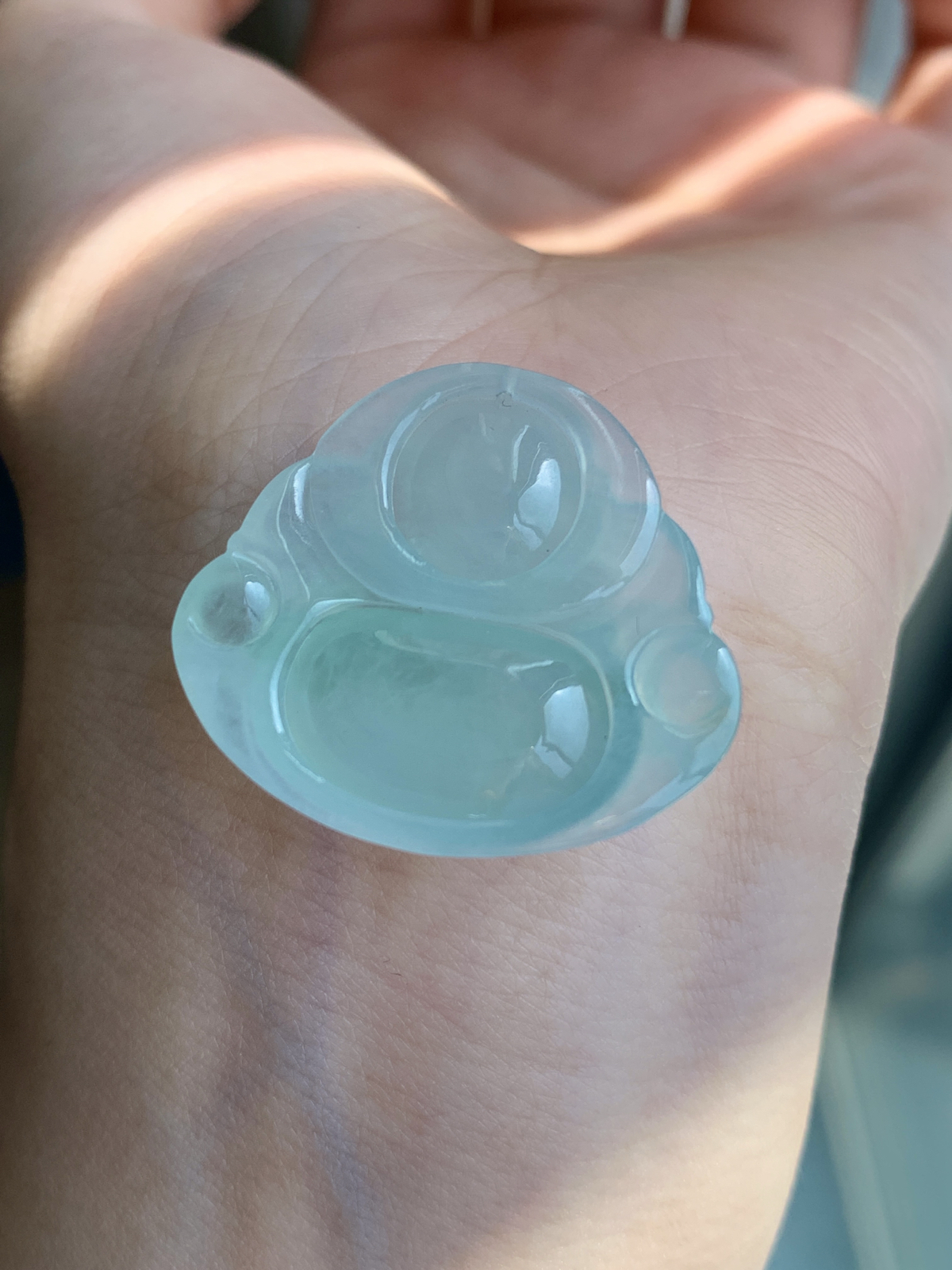 冰晴绿佛公裸石

尺寸：24.5-27.6-5.8