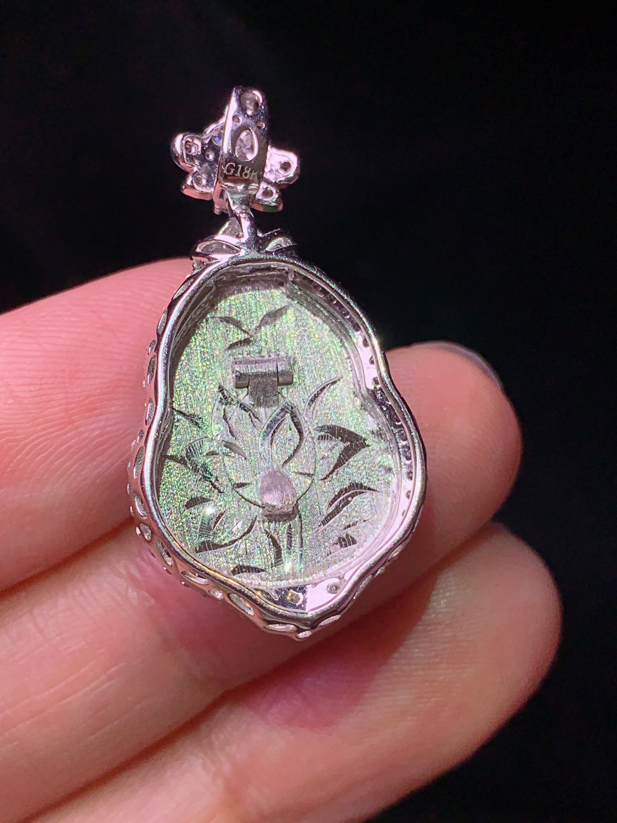 18k金钻镶嵌满绿葫芦吊坠 玉质细腻 色泽艳丽清新 水润亮眼 整体尺寸31*16*8.8L2