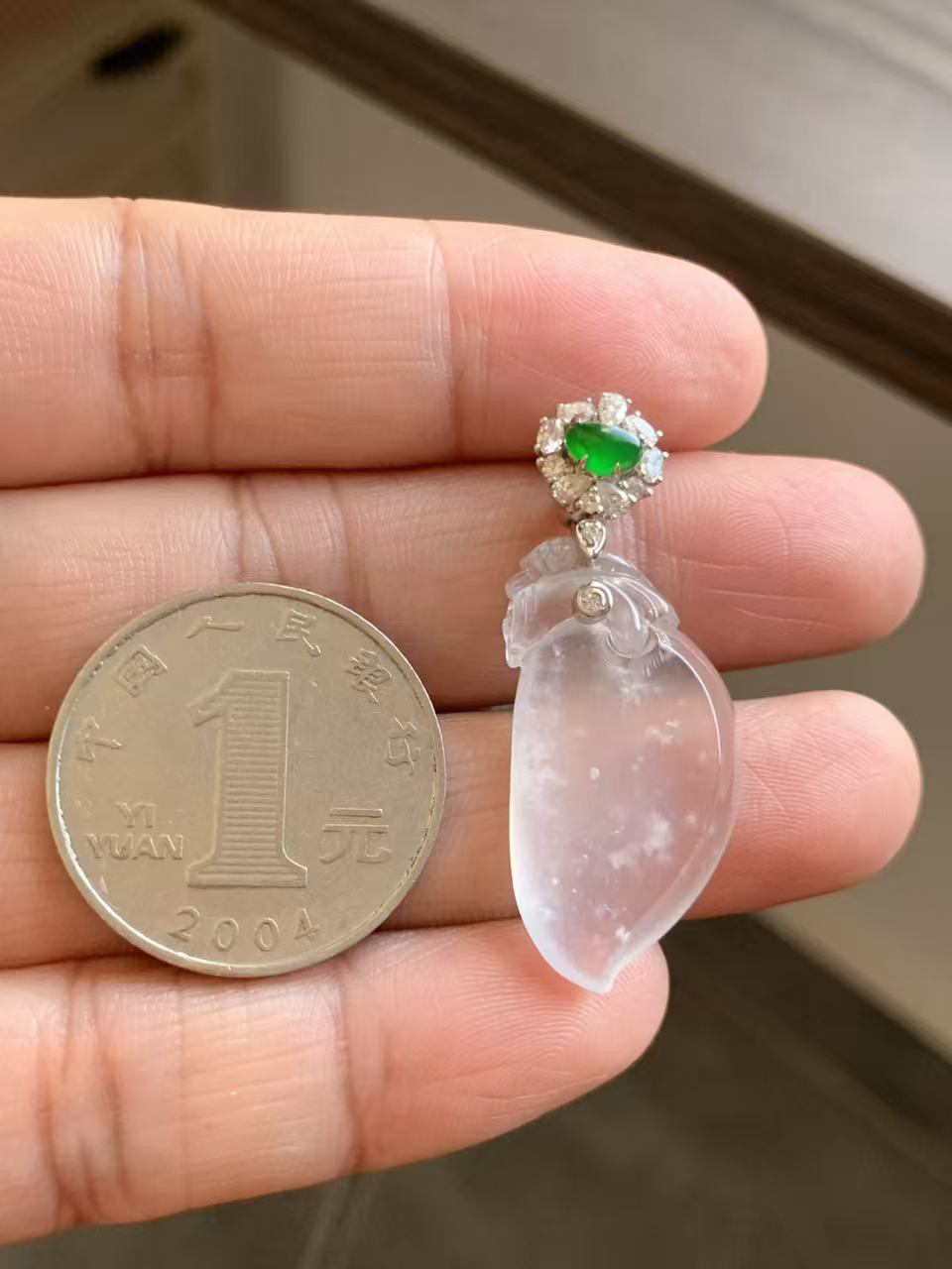 木纳雪花料福瓜2

裸石29.5*15.5*6 整体长度39.5mm
18k金钻石镶嵌