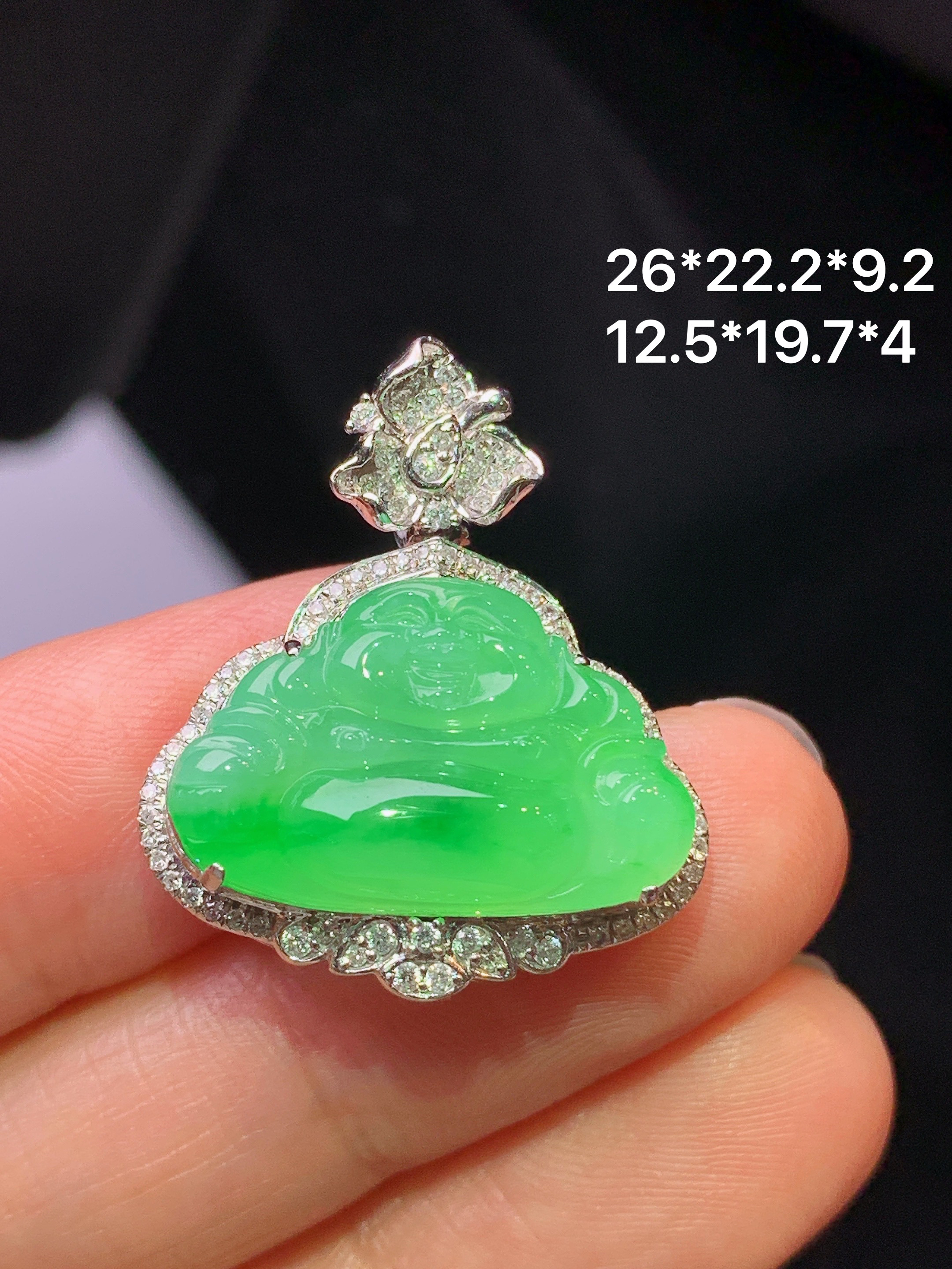 18k金钻镶嵌翠绿佛公吊坠 玉质细腻 色泽艳丽清新 水润亮眼 整体尺寸26*22.2*9.2L2